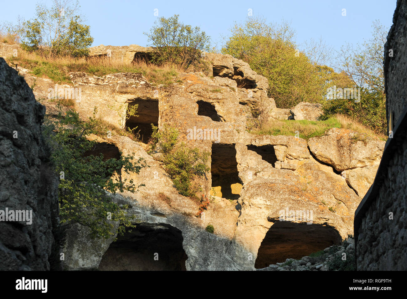 Città medievale-fortezza Çufut Qale (fortezza ebraica) in Crimea in montagna Chufut-Kale, nei pressi di Bakhchisaray, Crimea, Ucraina. Il 2 ottobre 2008, esta Foto Stock