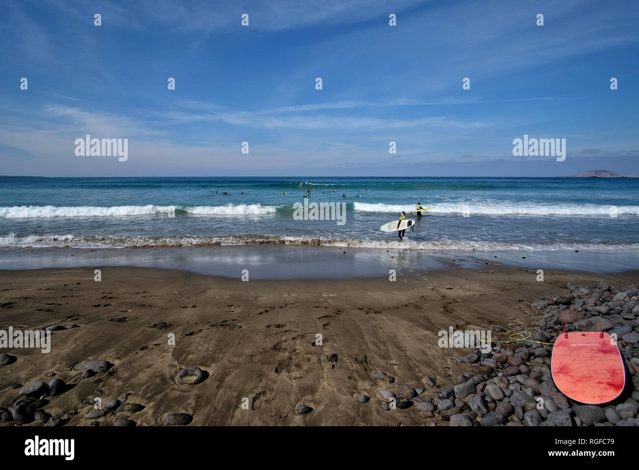 Surfer a Playa de Famara. Foto Stock
