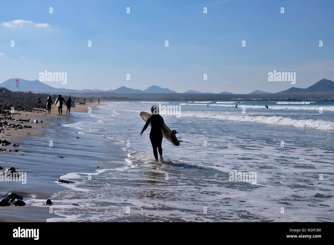 Surfer a Playa de Famara. Foto Stock