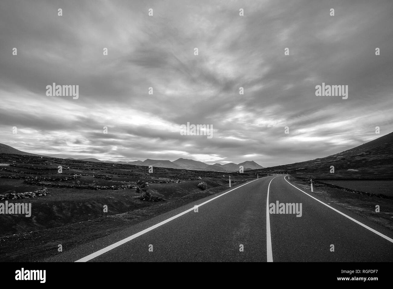 La strada attraverso la zona vinicola di Geria. Foto Stock