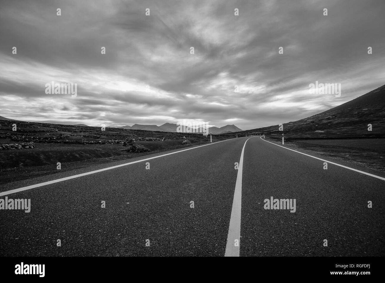 La strada attraverso la zona vinicola di Geria. Foto Stock