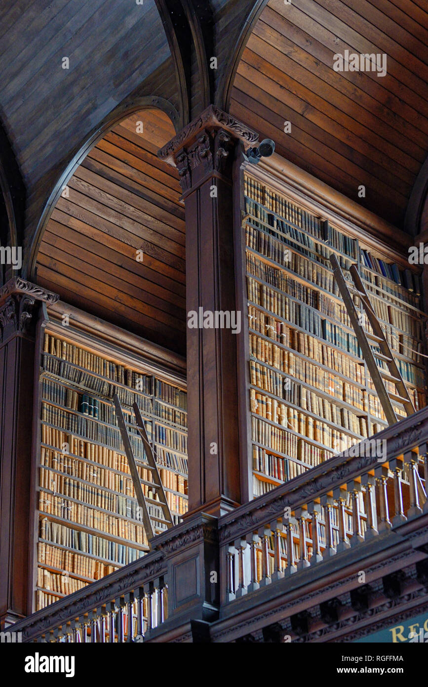 La sala lunga nella vecchia libreria del Trinity College di Dublino, Irlanda - Il Libro di Kells 17. 06, 2018 Foto Stock