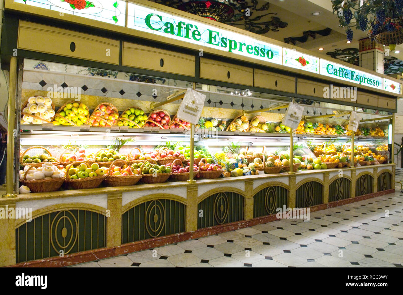 Frutta stand in Harrods Londra Foto Stock