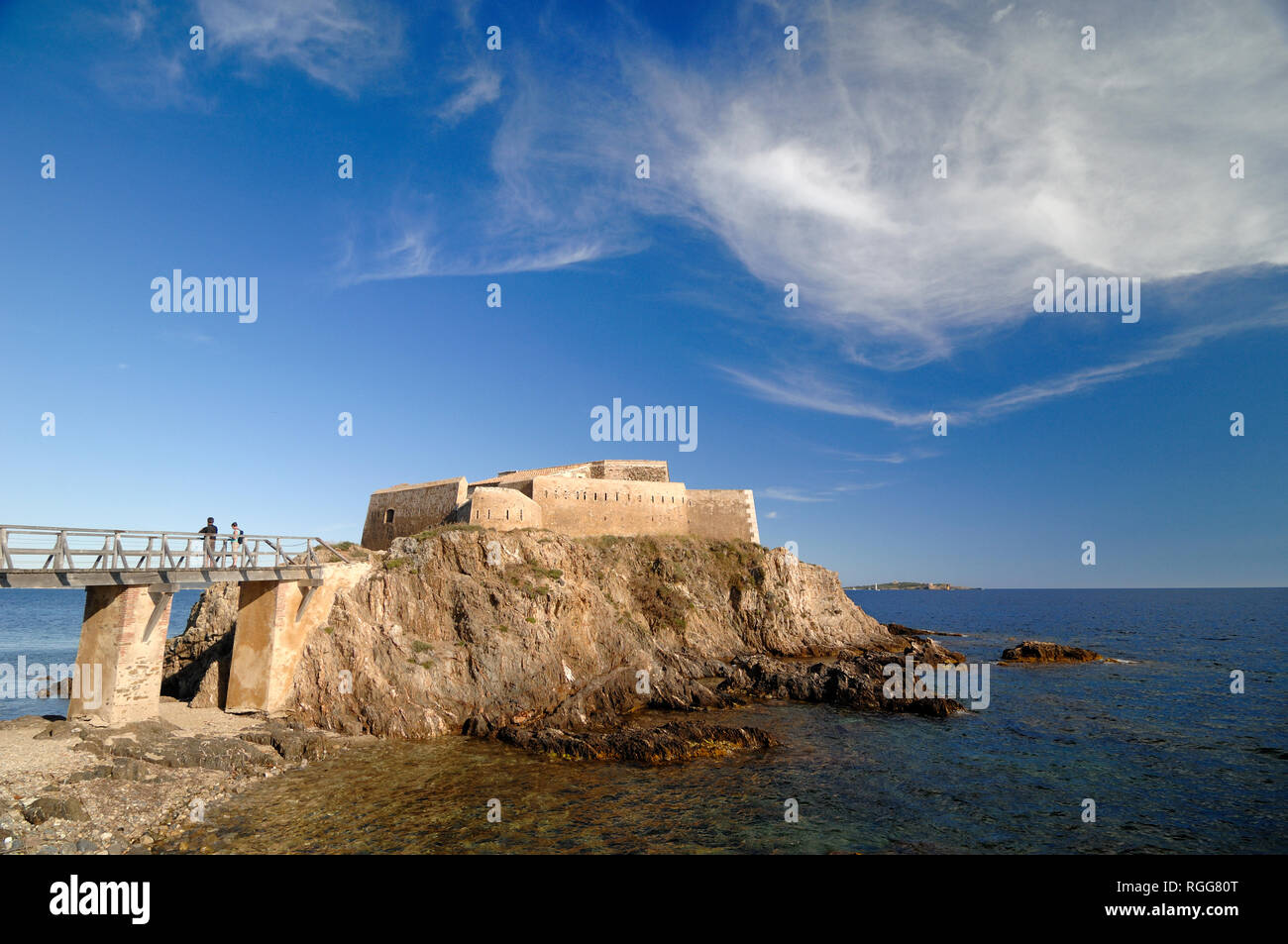 La Batterie du Pradeau, aka La Tour Fondue, una batteria di artiglieria o Fort costruito nel 1634 sulla costa sulla penisola di Giens Côte-d'Azur Francia Foto Stock