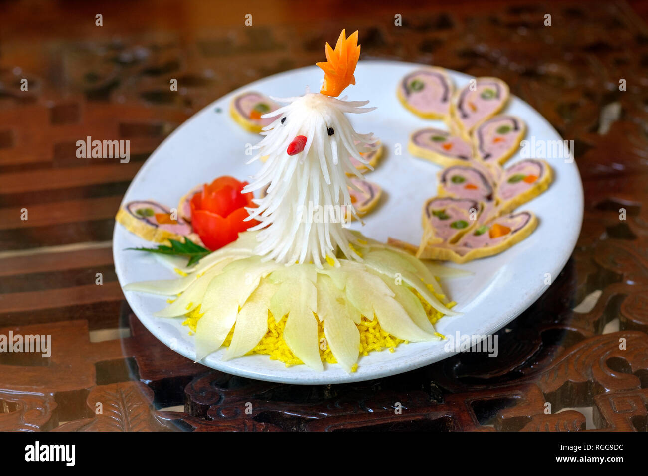 Decorate piatti al Tinh Gia Vien ristorante in tinta, Vietnam, Asia Foto Stock
