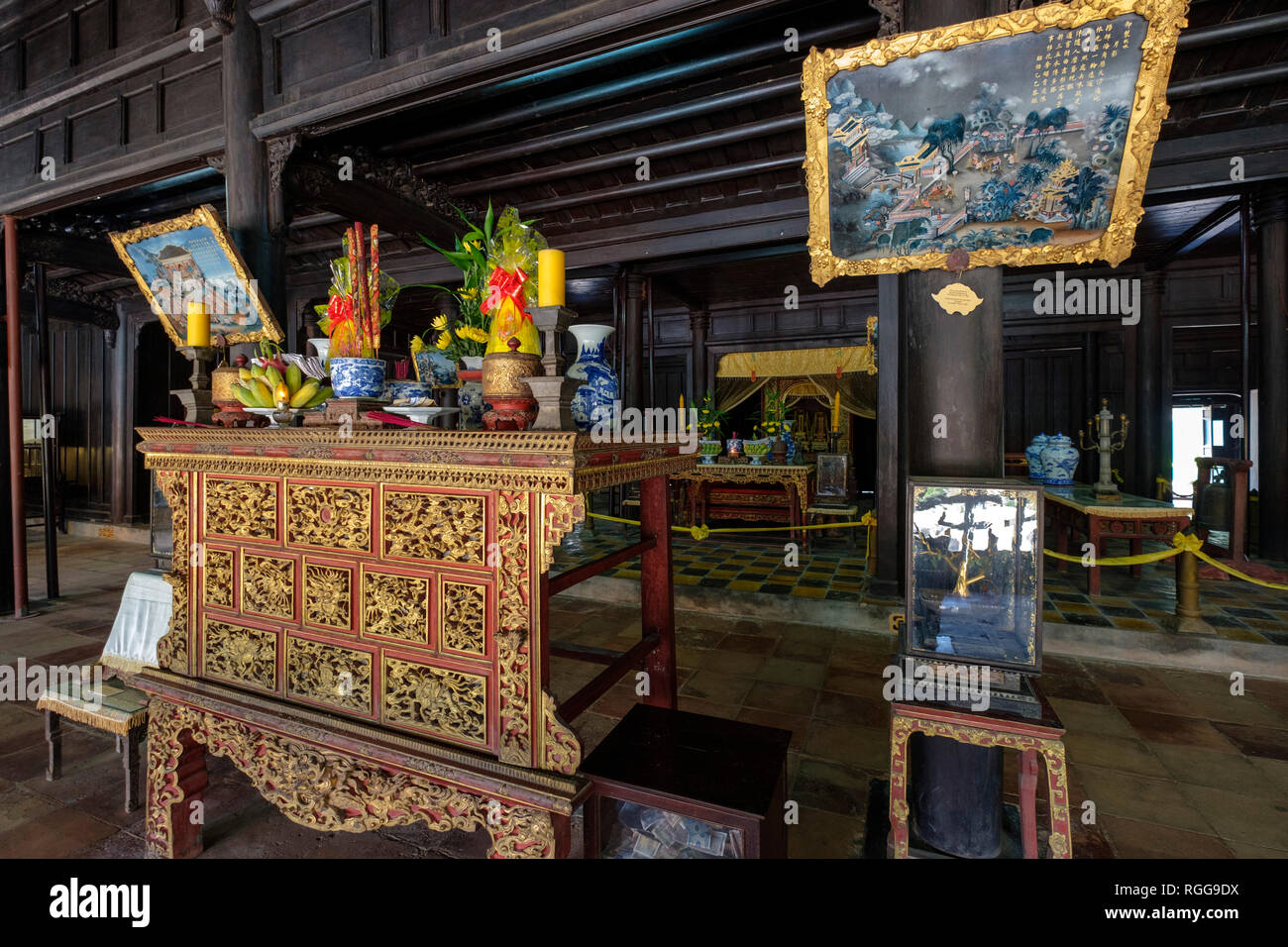 Interno di Hoa Khiem palace all'Imperatore Tu Duc tomba complessa, la tonalità, il Vietnam Asia Foto Stock