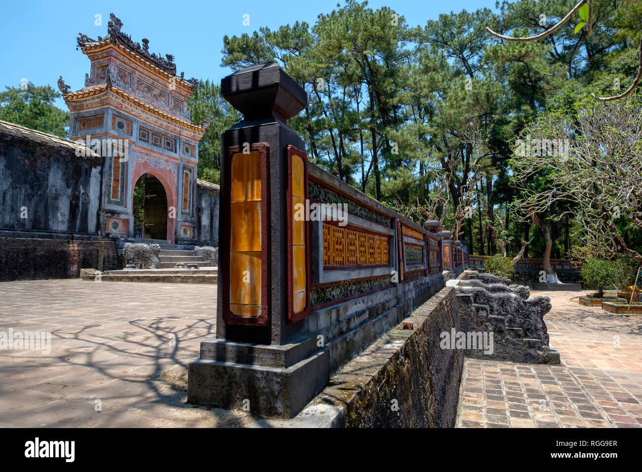 Tomba di imperatrice Le Thien Anh all'Imperatore Tu Duc tomba complesso in tinta, Vietnam, Asia Foto Stock