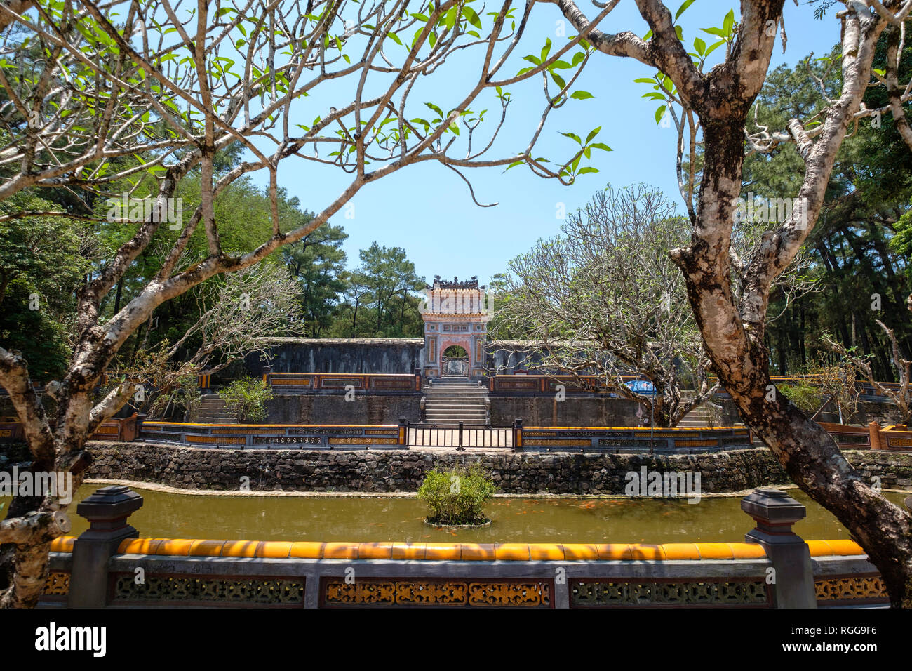 Tomba di imperatrice Le Thien Anh all'Imperatore Tu Duc tomba complesso in tinta, Vietnam, Asia Foto Stock