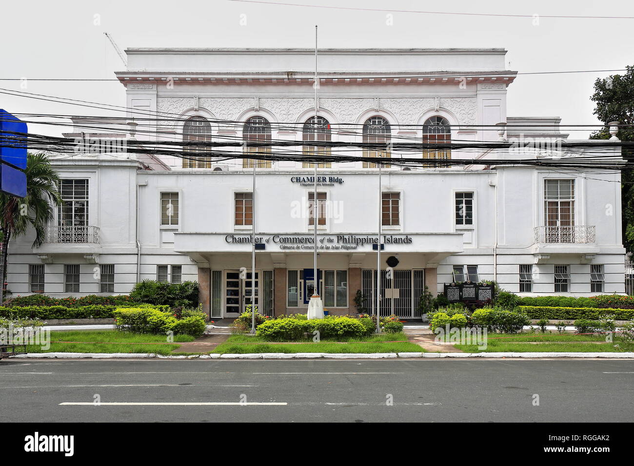 Camera di Commercio delle Isole Filippine edificio affacciato Magallanes guidare attraverso il Puerta-Gate Isabel II parco sulla N.lato dell'Intramuros un Foto Stock
