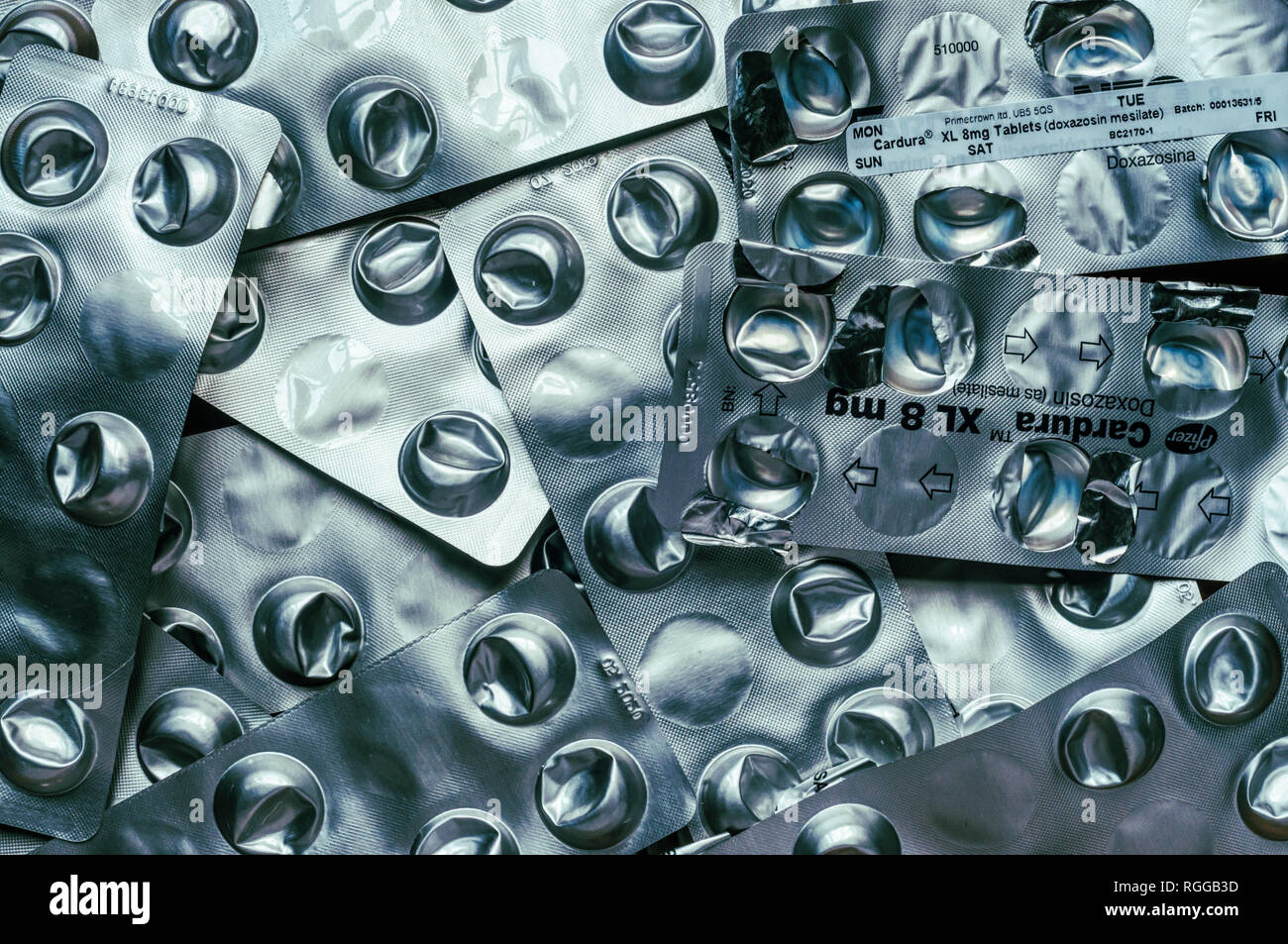 Vuoto utilizzati blister di compresse utilizzato per il controllo di pressione del sangue alta. Carenza di medici concetto. Foto Stock