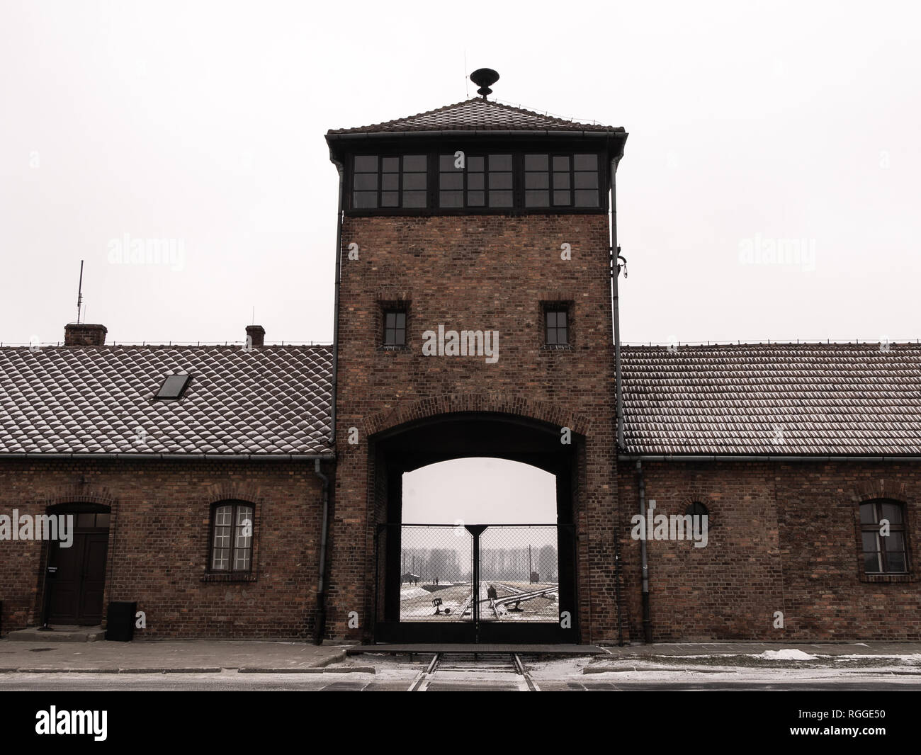 Binario ferroviario che conduce in Auschwitz-II Birkenau concentrazione e sterminio camp, Oswiecim, Polonia Foto Stock