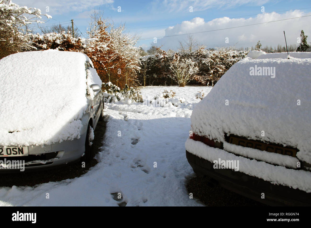 Neve sulle vetture regno unito Foto Stock