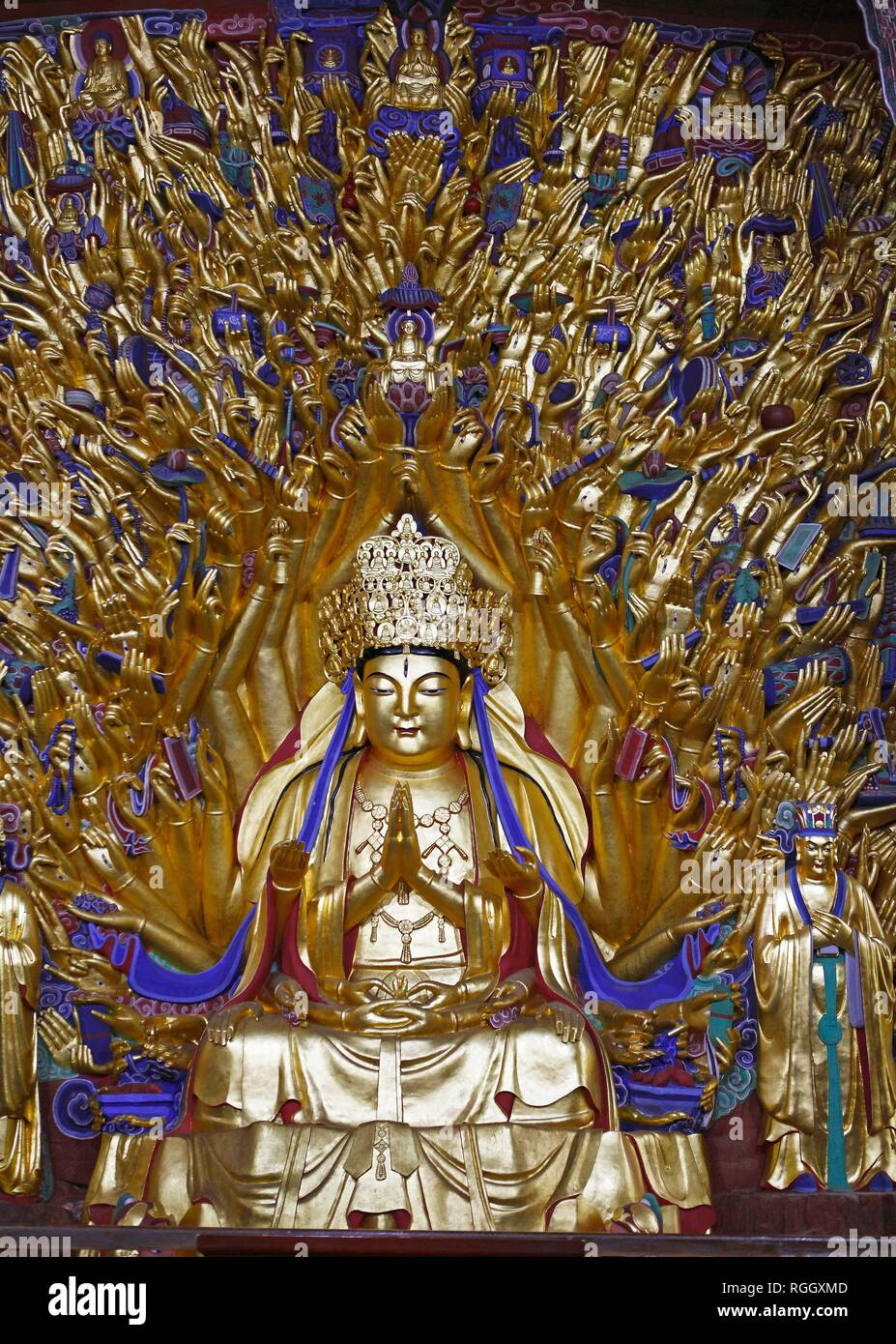 Golden centinaia di braccio scultura di Buddha, grotte di Dazu, Provincia di Chongqing Cina Foto Stock