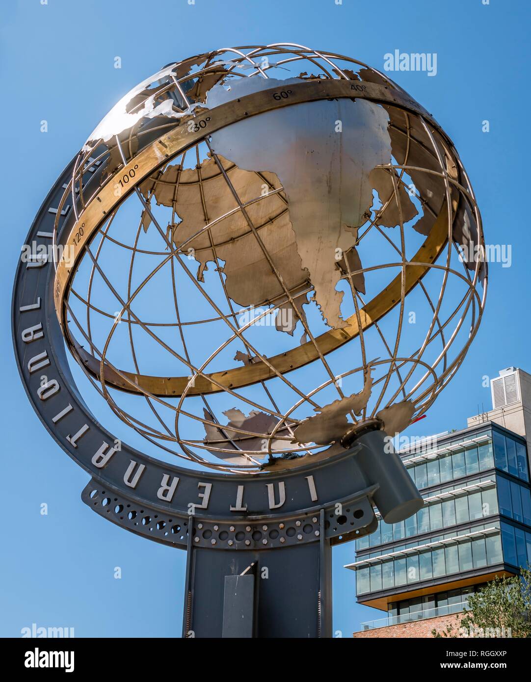Scultura Villaggio Internazionale Globe, Globe, del centro cittadino di Vancouver, British Columbia, Canada Foto Stock