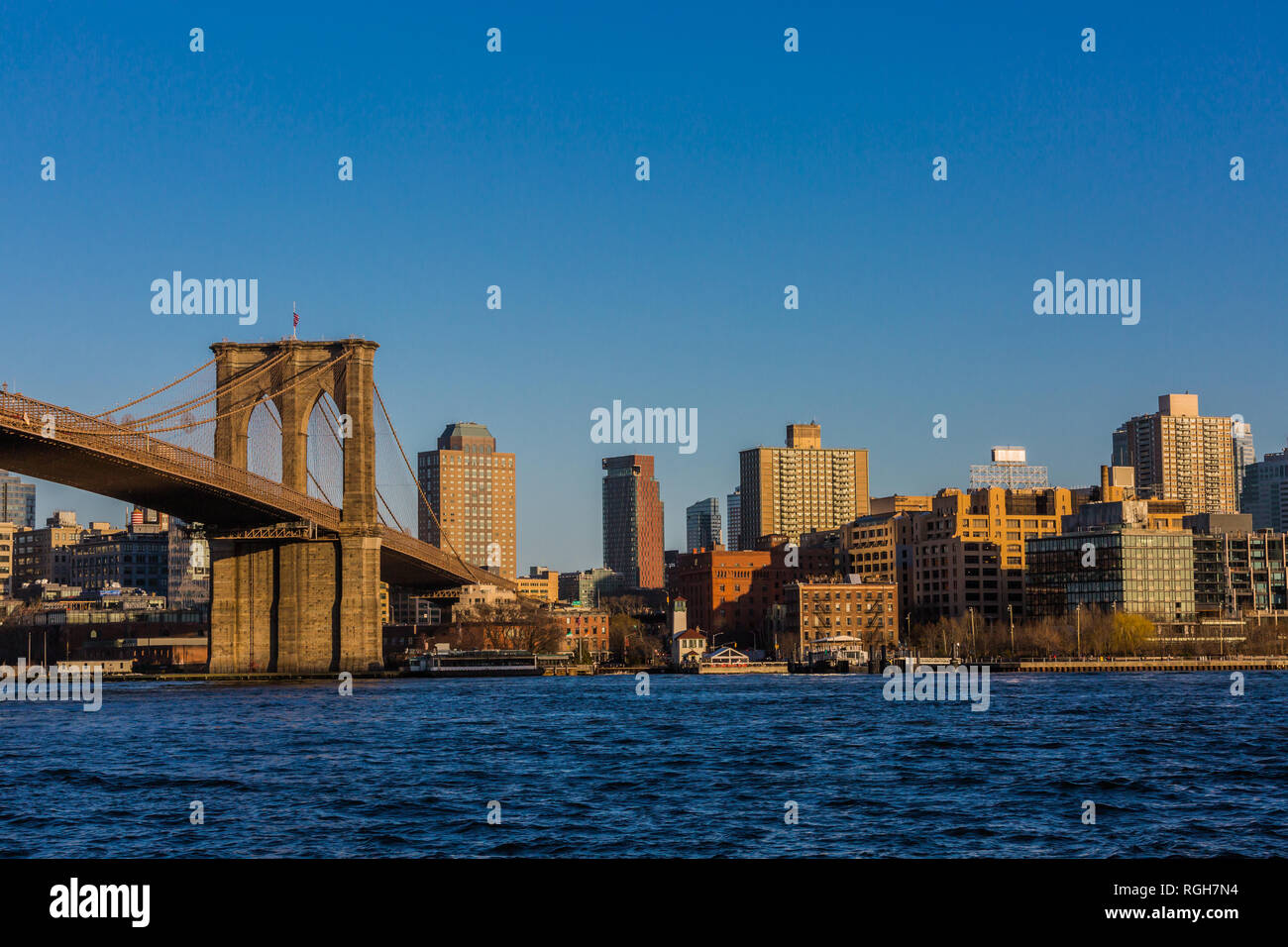 Il Ponte di Brooklyn da punti di riferimento di Manhattan a New York City USA Foto Stock