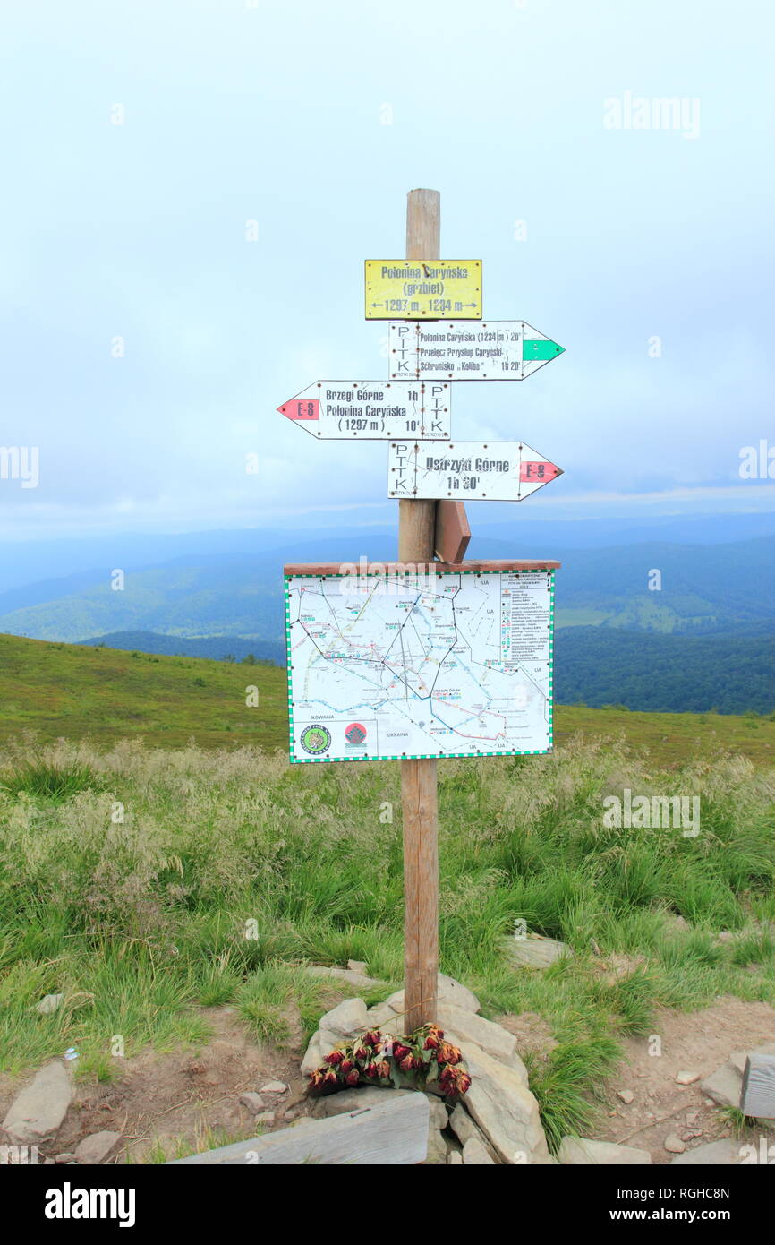 Escursionismo segni sul Polonina Carynska, monti Bieszczady, Polonia Foto Stock