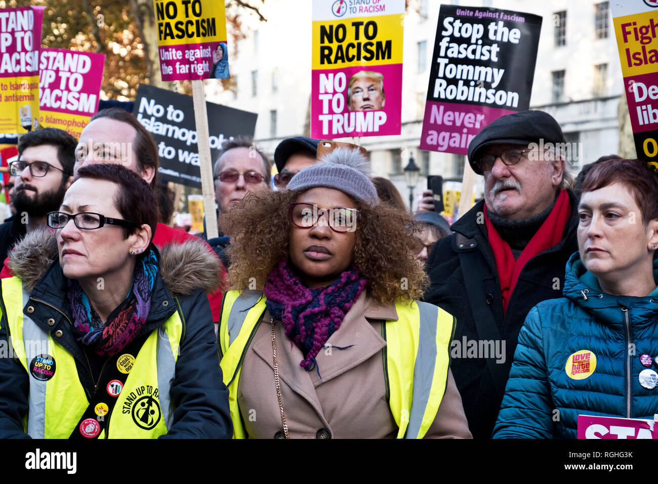 Anti-razzismo Anti-Fascism marzo e protesta attraverso il centro di Londra il 17 Nov 2018 Foto Stock