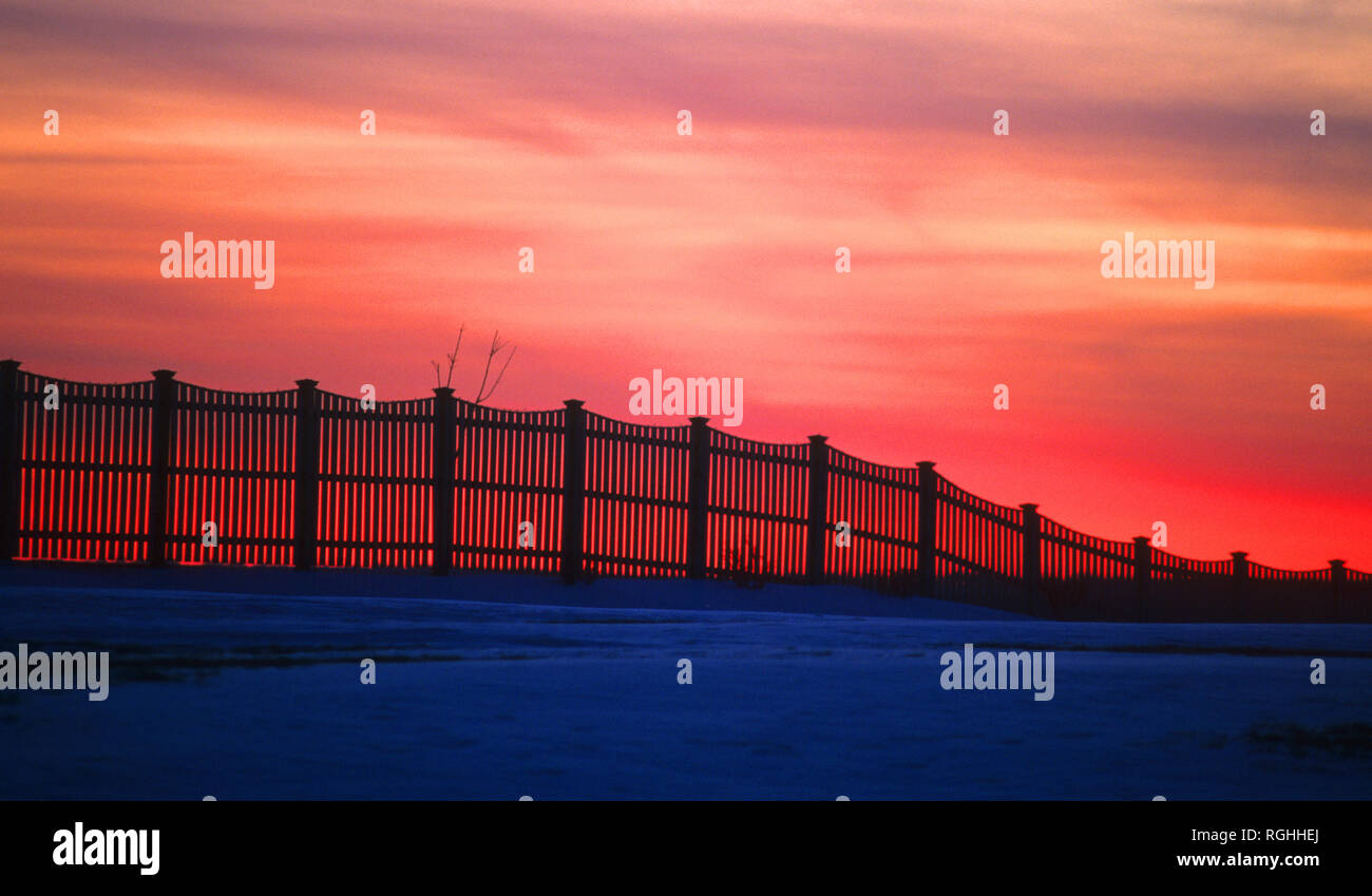 La scherma al tramonto nel Rhode Island, STATI UNITI D'AMERICA Foto Stock