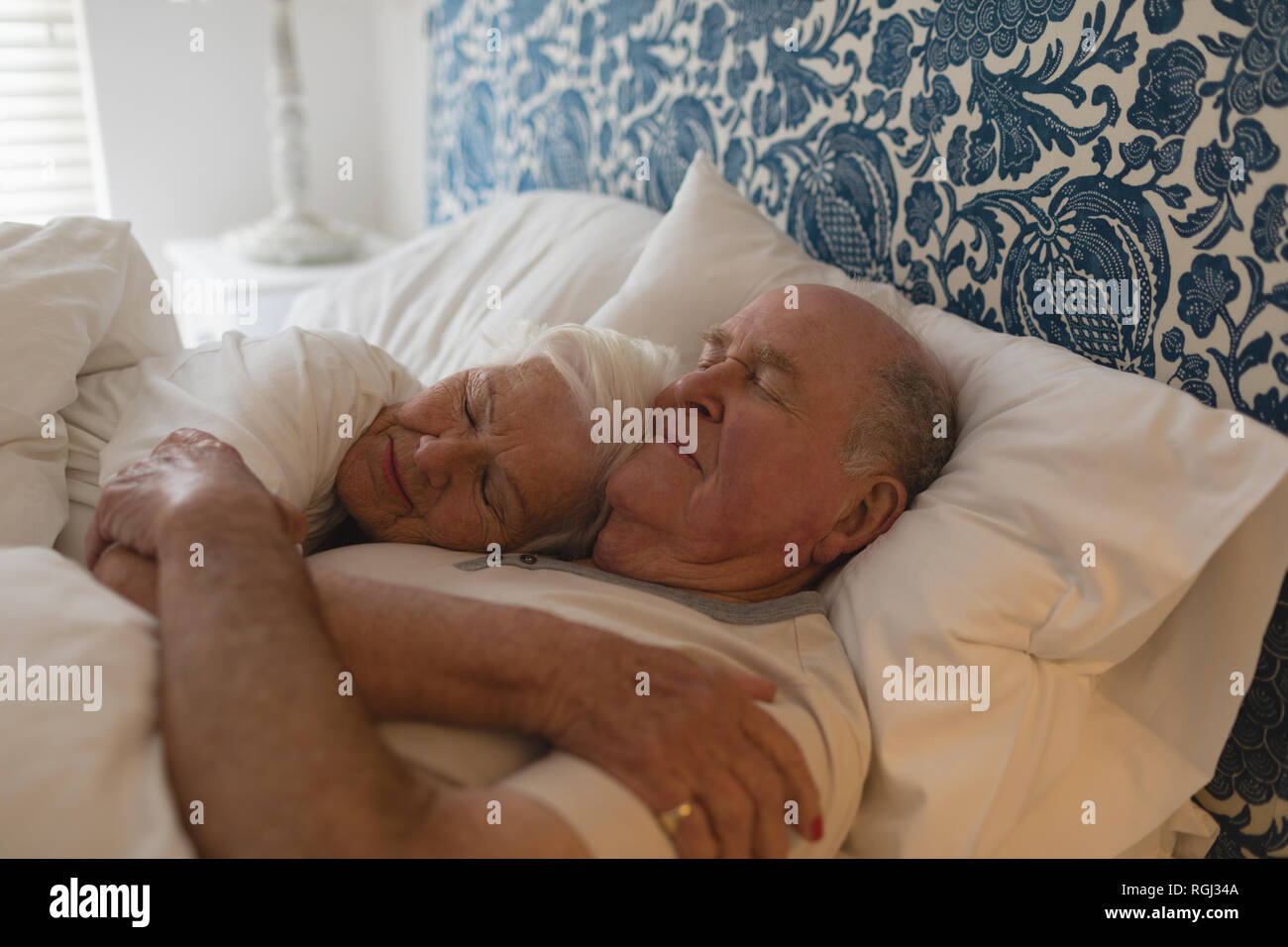 Coppia di anziani che dorme immagini e fotografie stock ad alta risoluzione  - Alamy