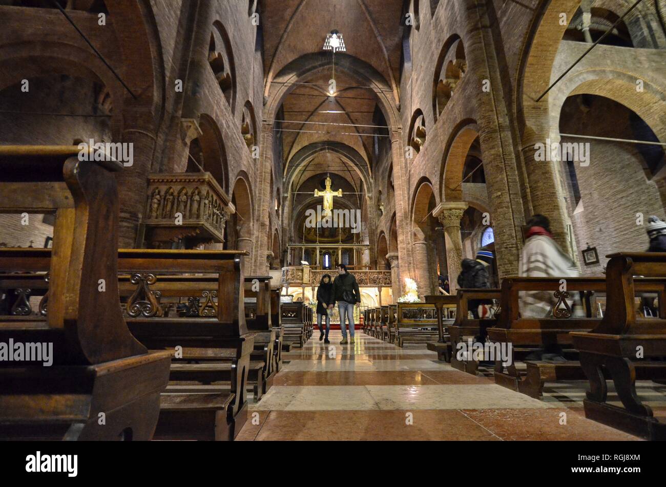 Modena, Emilia Romagna, Italia. Dicembre 2018. I magnifici interni della cattedrale. Dettagli preziosi presi cura di perfettamente conservati. Foto Stock