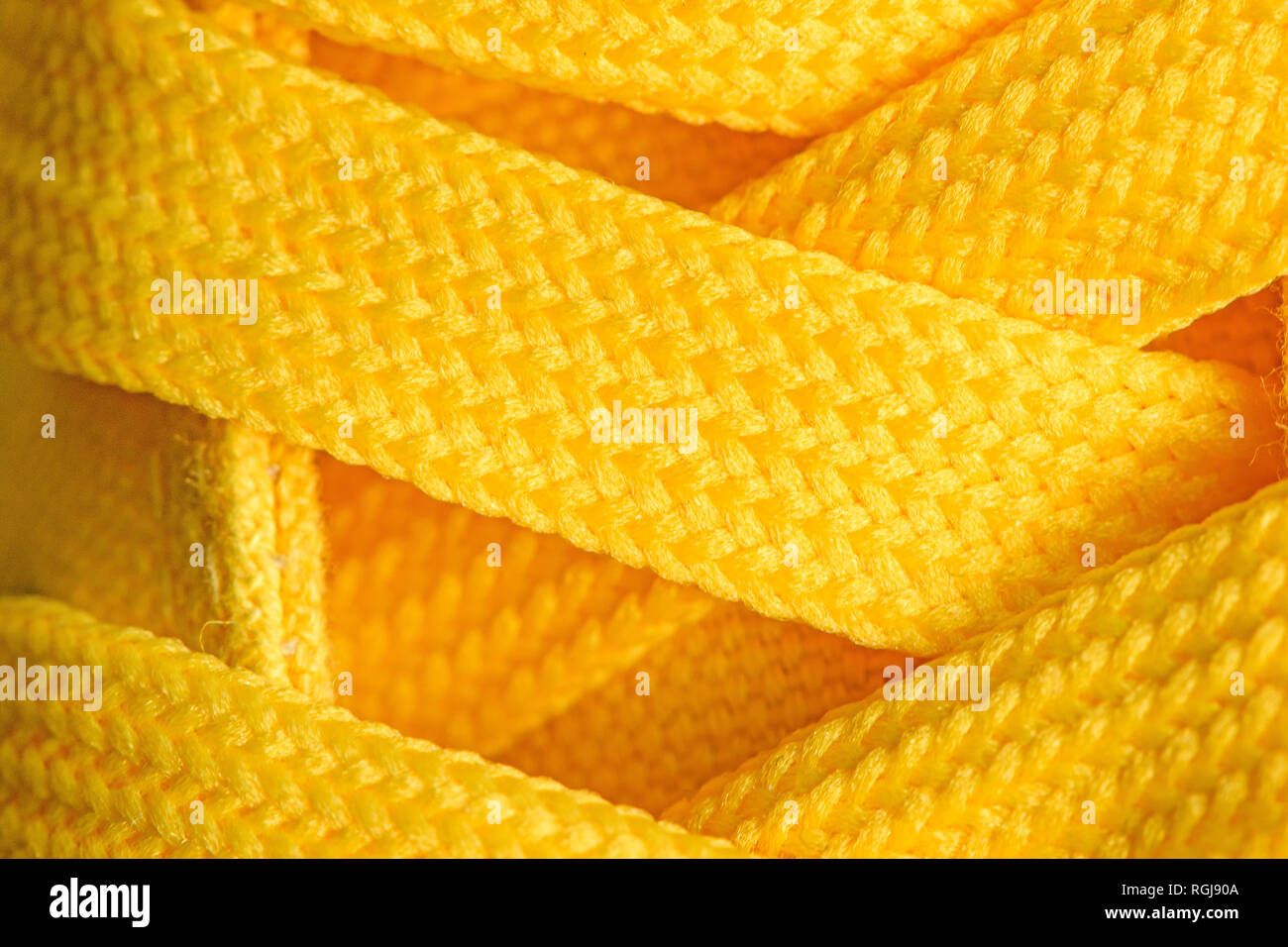 Close up di giallo sneakers lacci delle scarpe Foto Stock