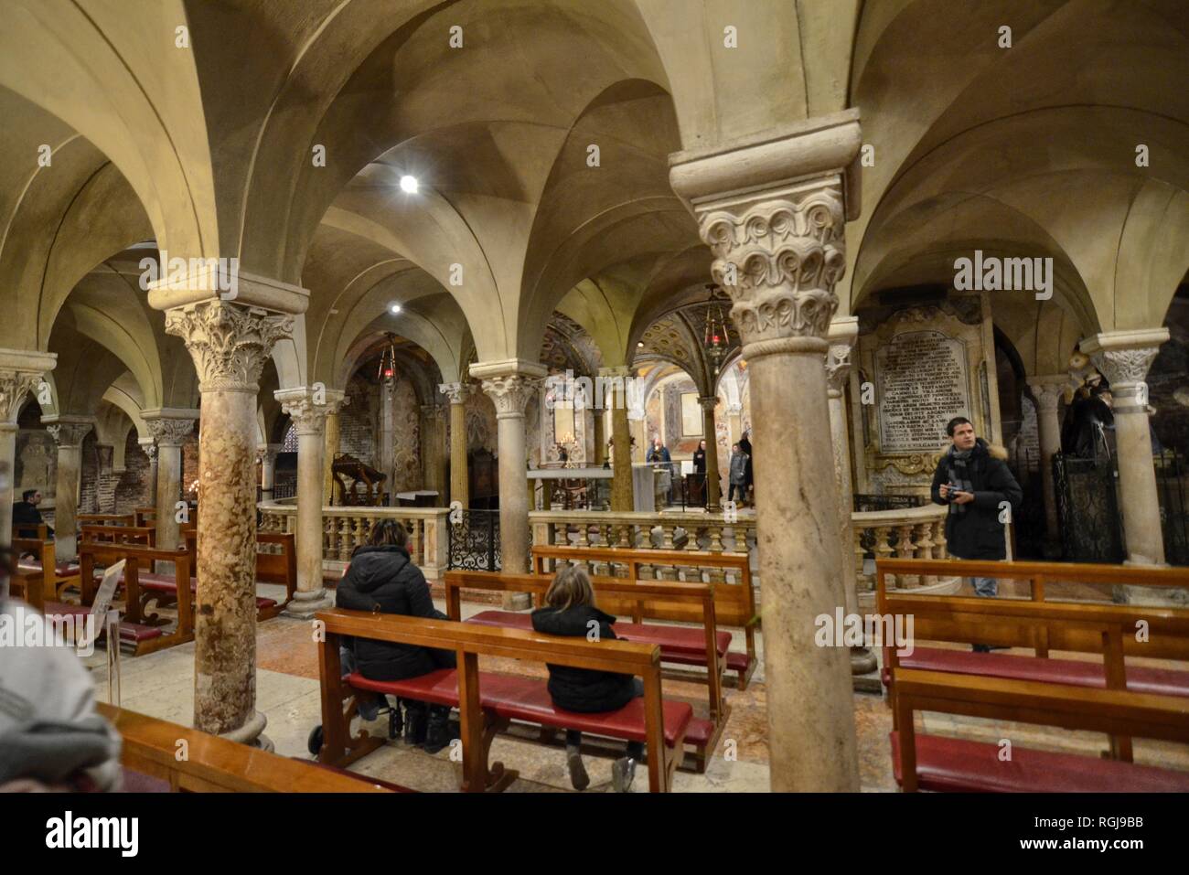 Modena, Emilia Romagna, Italia. Dicembre 2018. I magnifici interni della cattedrale. Dettagli preziosi presi cura di perfettamente conservati. Foto Stock