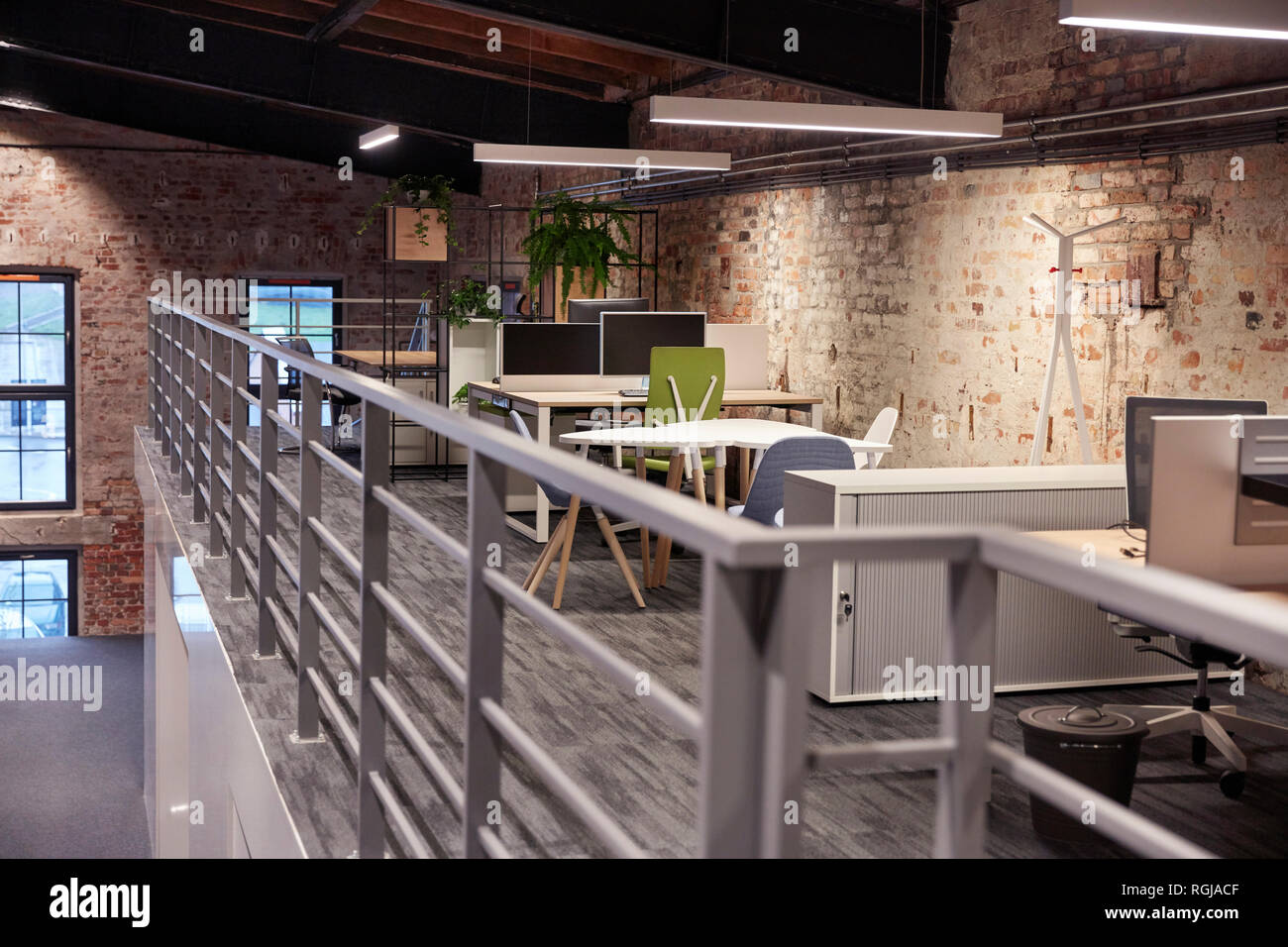 Interno di un moderno stile industriale ufficio loft Foto Stock