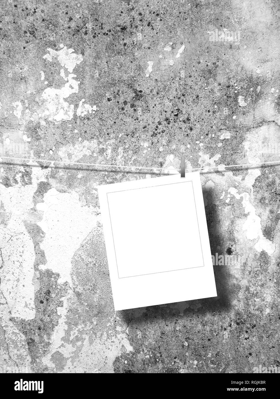 Quadrato bianco instant photo frame contro di cemento grigio Sfondo a parete Foto Stock