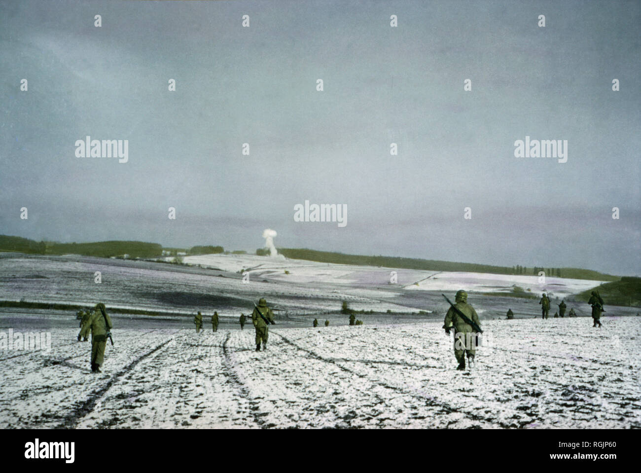 Fanti anticipo, Bastogne, Belgio, Ardennes-Alsace Campagna, Battaglia di Bulge, Dicembre 1944 Foto Stock