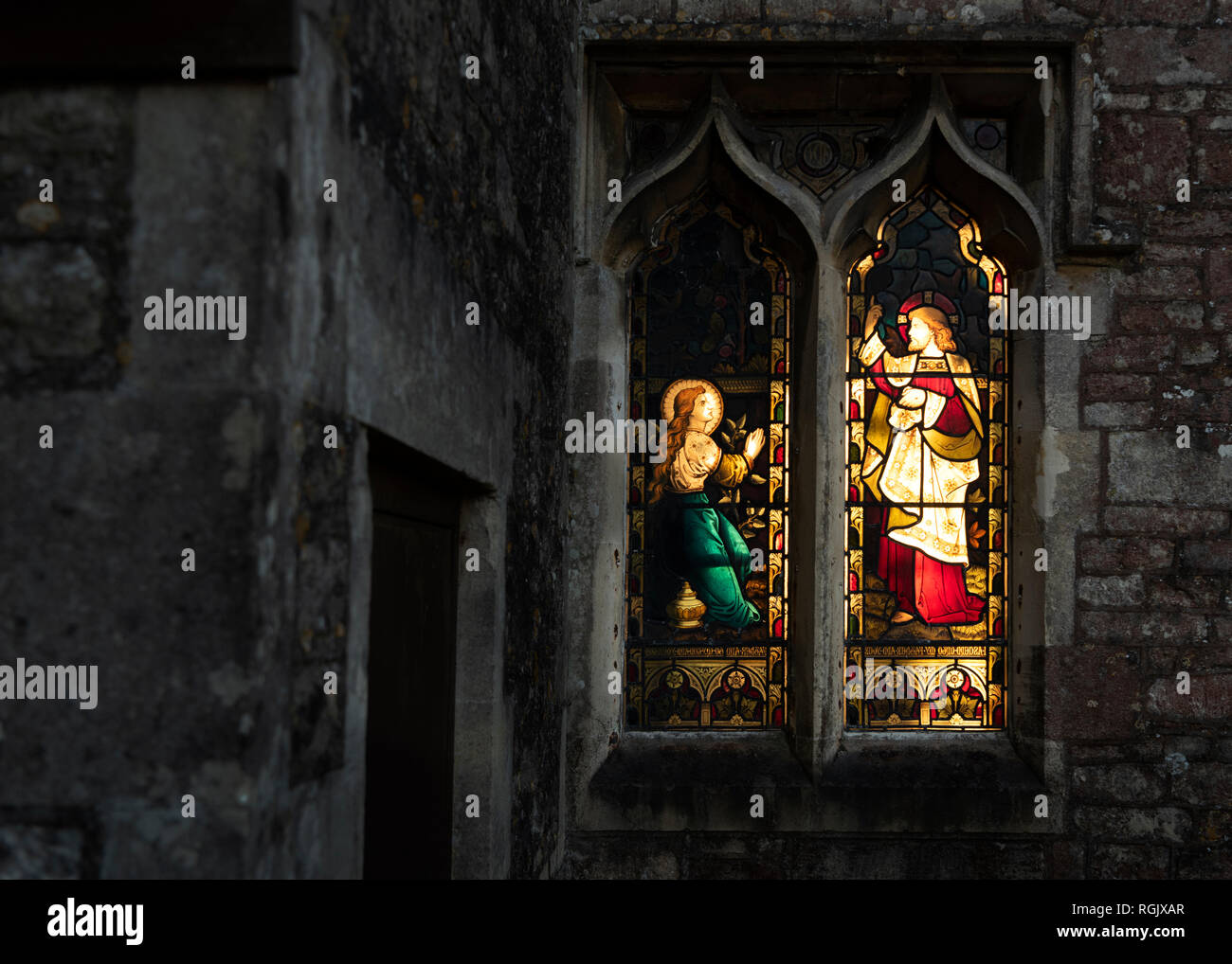 Regno Unito, Inghilterra, Old Sodbury, Chiesa di San Giovanni Battista, vetrate Foto Stock