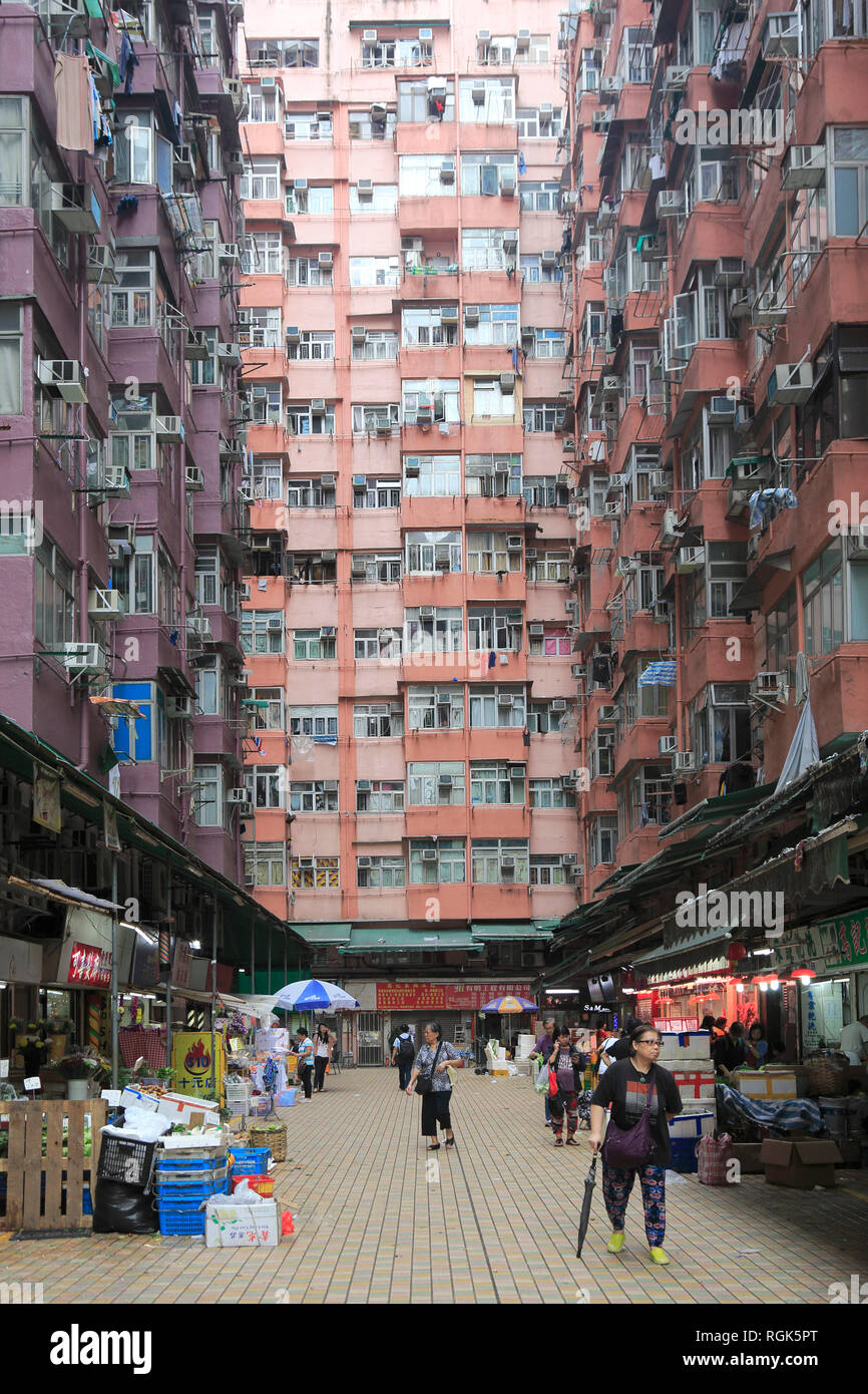 Mercato, densamente popolato quartiere residenziale, Appartamento Edificio, Quarry Bay, Isola di Hong Kong, Hong Kong, Cina, Asia Foto Stock