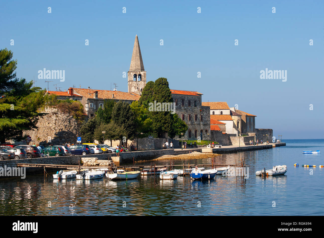 Croazia, Istria, Parenzo, città vecchia, Basilica Eufrasiana, promenade Foto Stock