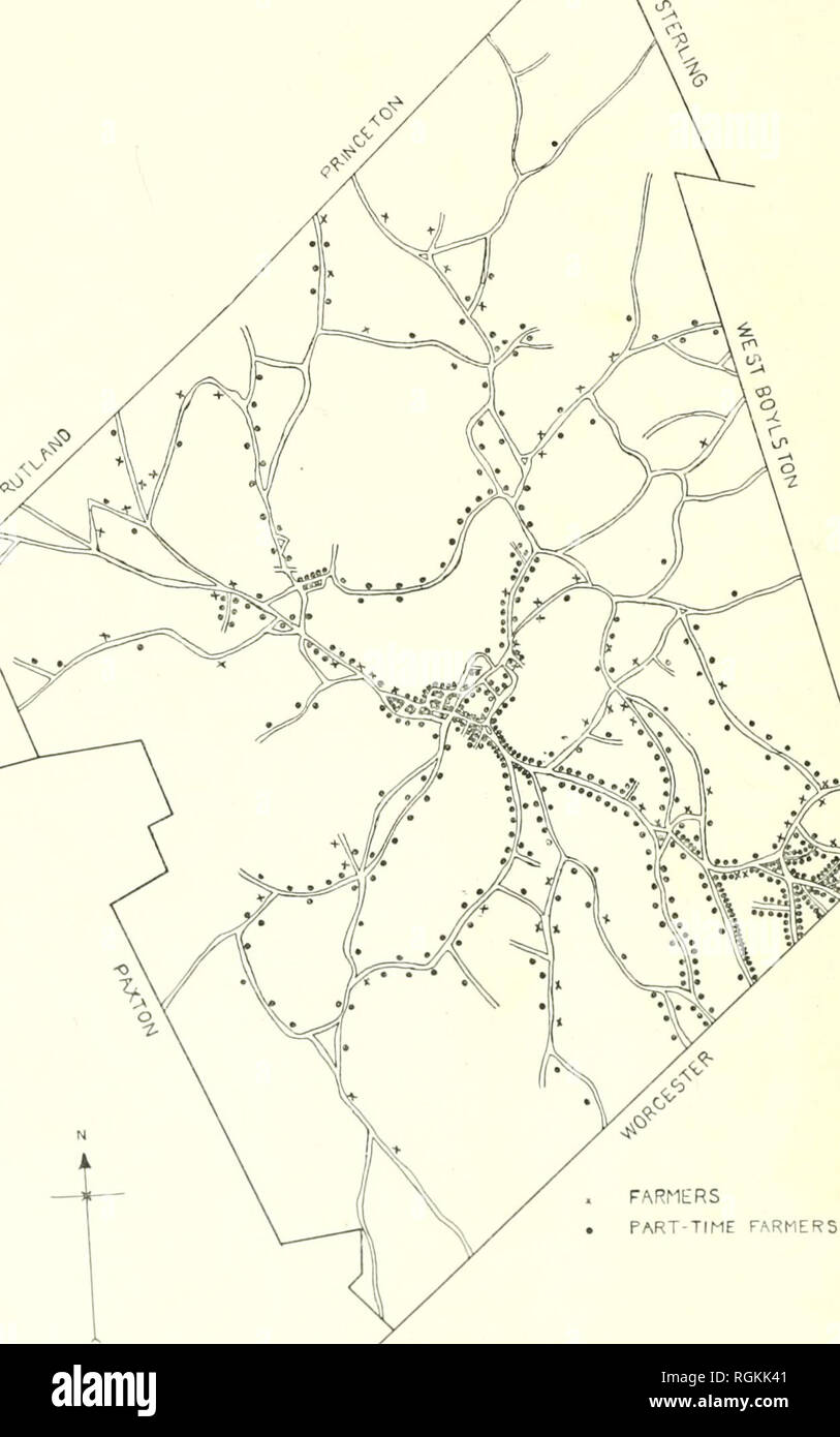 . Bollettino - Massachusetts Stazione di Esperimento Agricola. Agricoltura -- Massachusetts. 108 mass. Esperimento Stazione Bollettino 2(i() circa il 15 per cento dell'area urbana è assolutamente inadatto per l'agricoltura a causa della sua estrema roufihness e ripide colline. Un altro 5 per cento è occupata da acqua, città larjiely serbatoi, o è bassa la terra che ha bisogno di un po' di scolo a renderlo idoneo per l'agricoltura. L'elevazione media è di circa 800 piedi sopra il livello del mare. La posizione degli agricoltori e ]iart-tempo agli agricoltori in Iloldcn è mostrato sul maji. La maggior parte delle ojierators classificati come operai sono ime&GT;lo Foto Stock