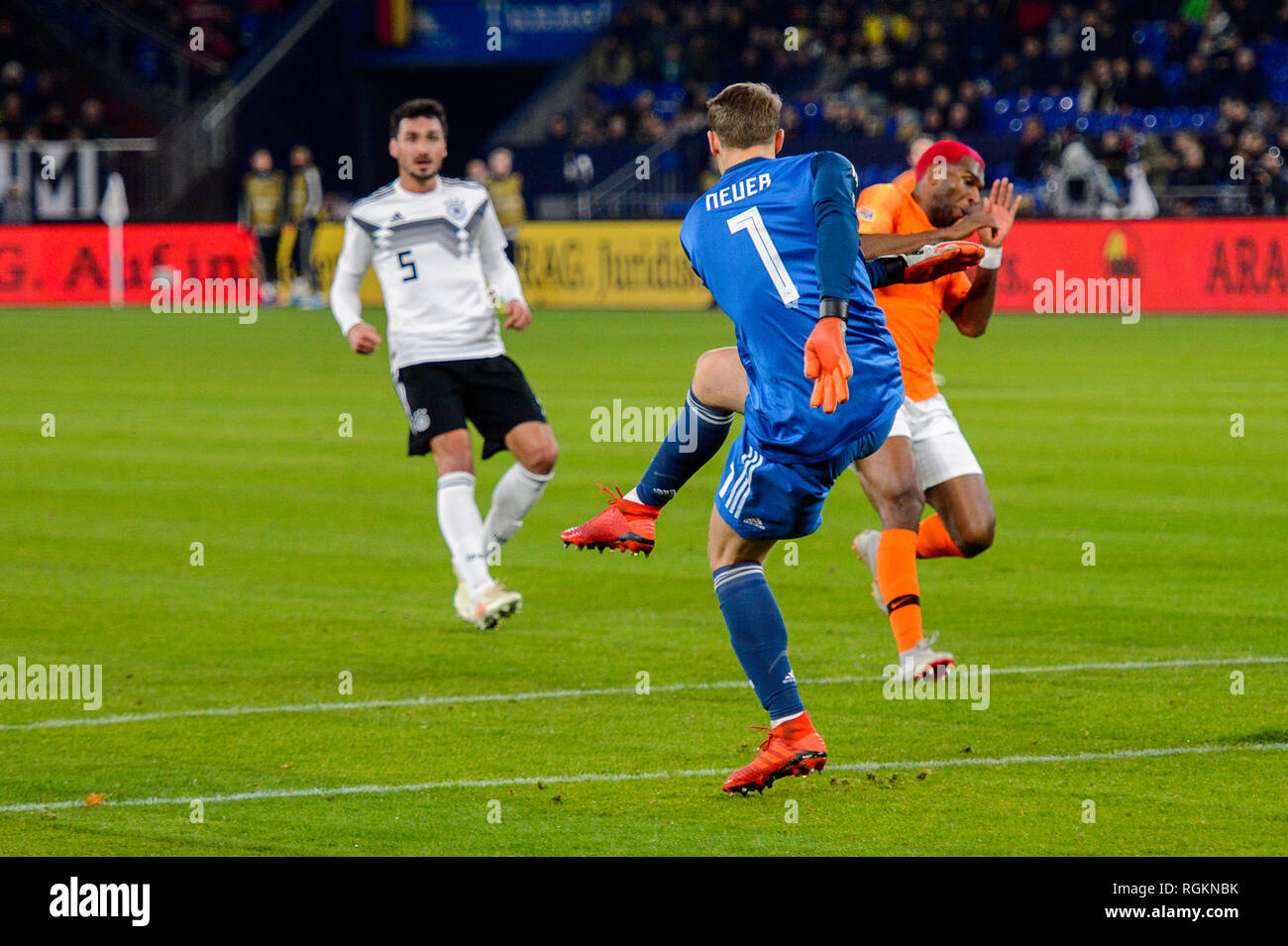 GELSENKIRCHEN - Nov 19, 2018: Manuel Neuer 1 in azione. Germania - Paesi Bassi. UEFA lega delle nazioni. Schalke 04 Stadium. Foto Stock