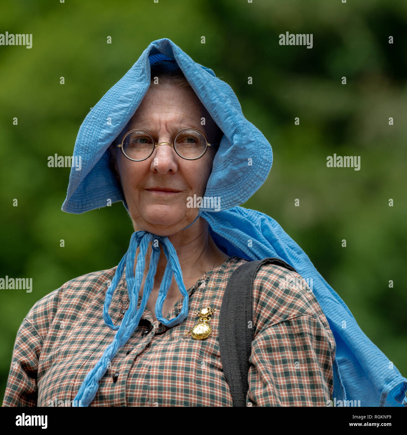 Duncan Mills, CA - Luglio 14, 2018: Signora vestita in costume in una guerra civile re-enactement. La guerra civile giorni è uno dei più grandi eventi di rievocazione storica su Foto Stock