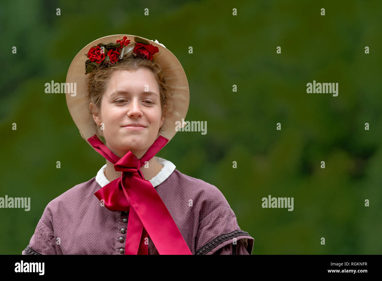 Duncan Mills, CA - Luglio 14, 2018: Signora vestita in costume in una guerra civile re-enactement. La guerra civile giorni è uno dei più grandi eventi di rievocazione storica su Foto Stock