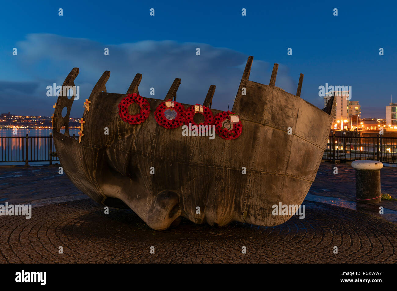 Monumento ai marinai mercanti, Cardiff Bay Foto Stock