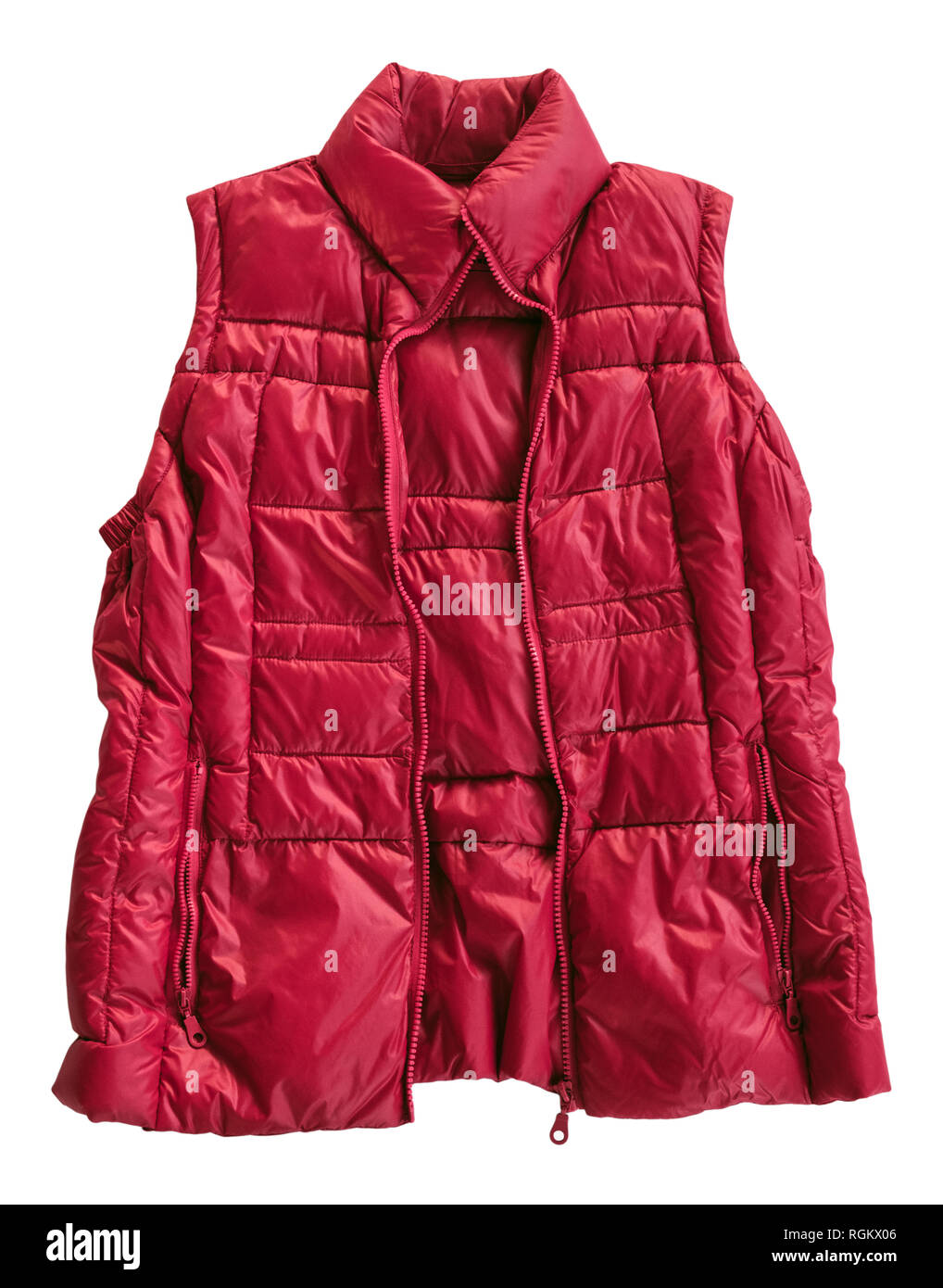 Isolati verso il basso di colore rosso brillante gilet vest gilet giubbotto senza maniche gilet intaglio e isolato su uno sfondo bianco. Inghilterra Regno Unito Gran Bretagna Foto Stock