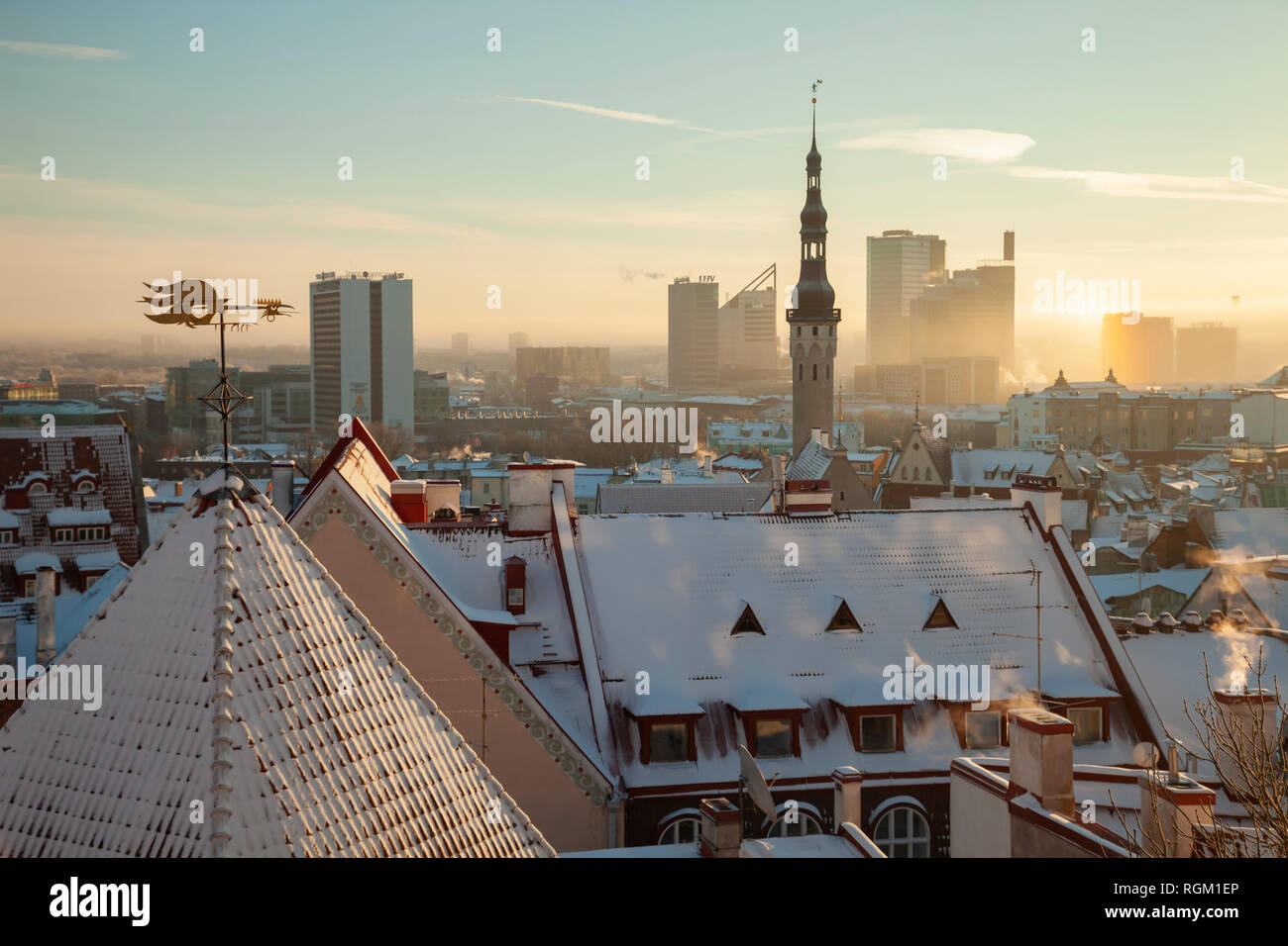 Inverno sunrise a Tallinn in Estonia. Foto Stock