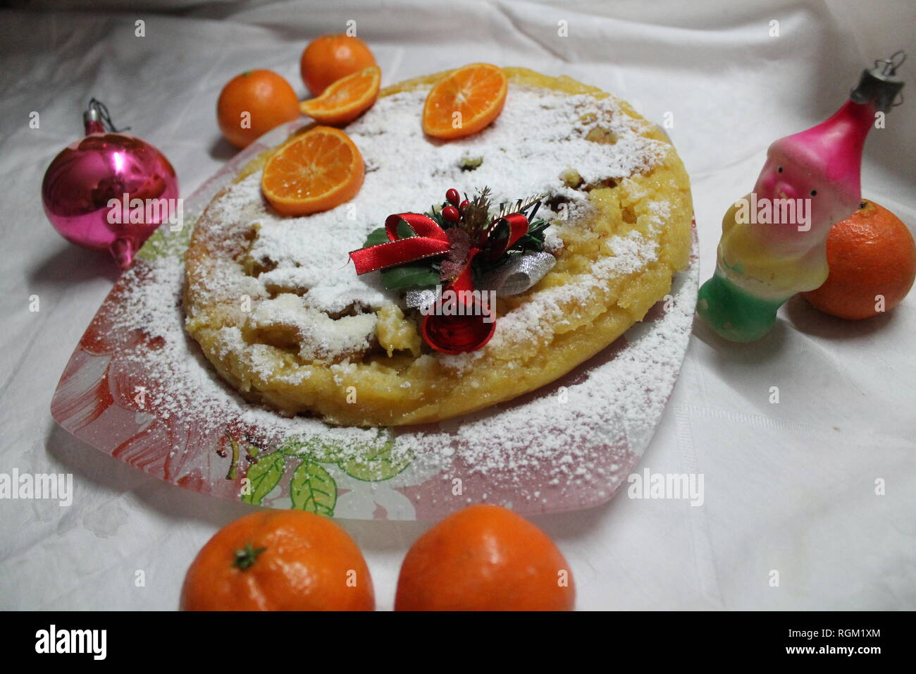 Stuzzicanti fresco e fruttato dolce torta sul piatto da dessert di Nizza sulla festa Foto Stock