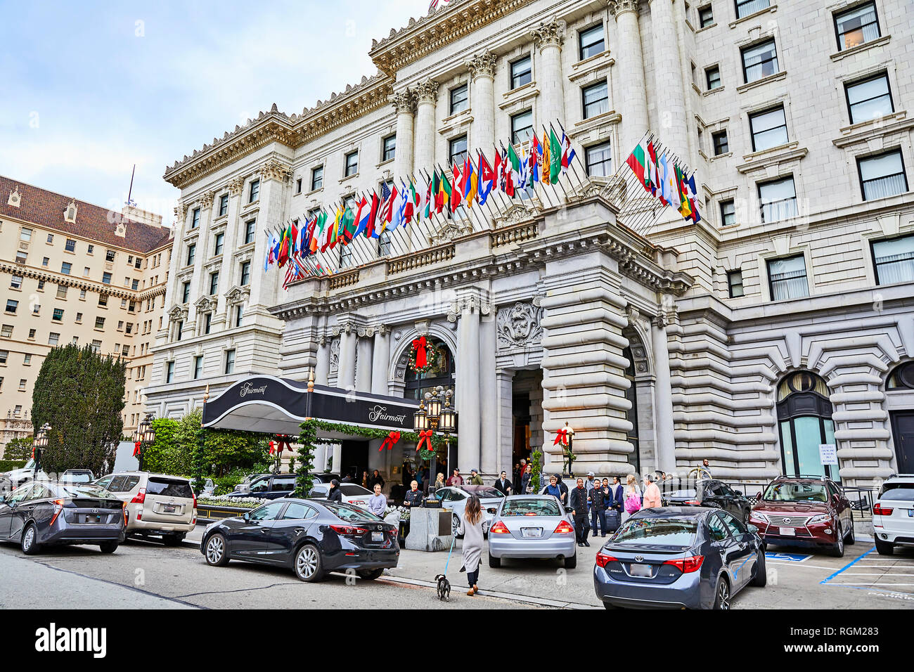 San Francisco, California, Stati Uniti d'America - 15 dicembre 2018: Natale per i turisti e viaggiatori presso la trafficata Fairmont Hotel Foto Stock