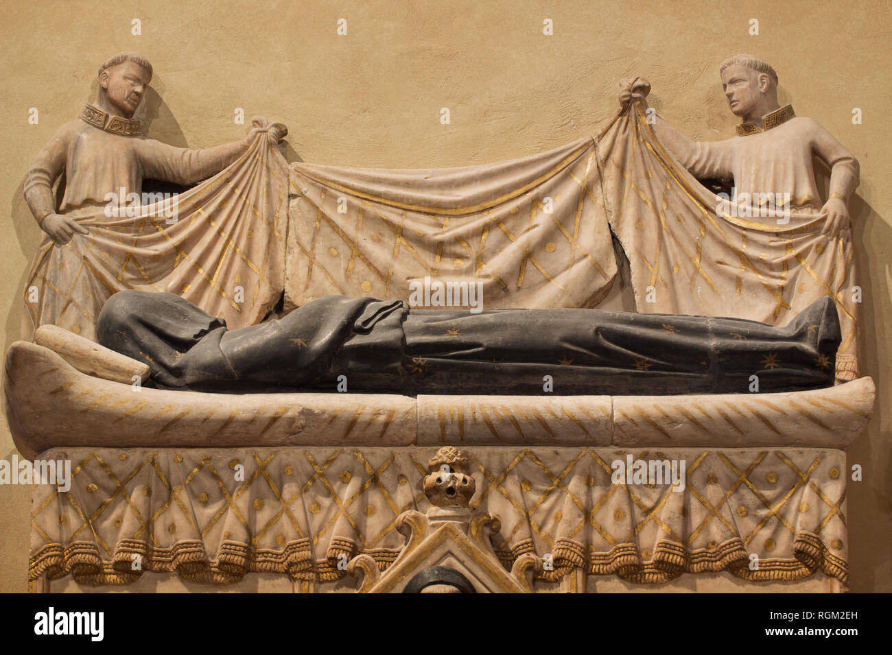 Il monaco nero - dettaglio del Lanfranco Settala il sarcofago (opera di Giovanni di Balduccio, XIV C) - Chiesa di San Marco - Milano Foto Stock