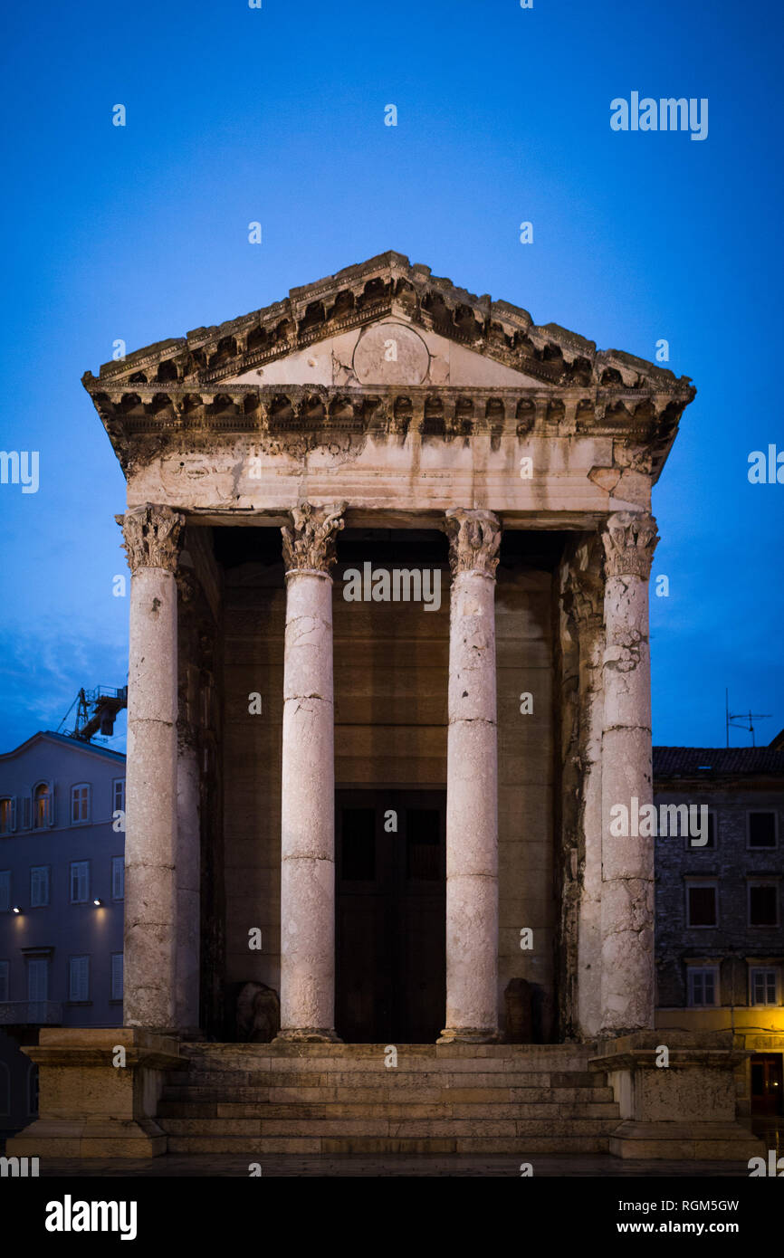 Pula di notte - Croazia Foto Stock