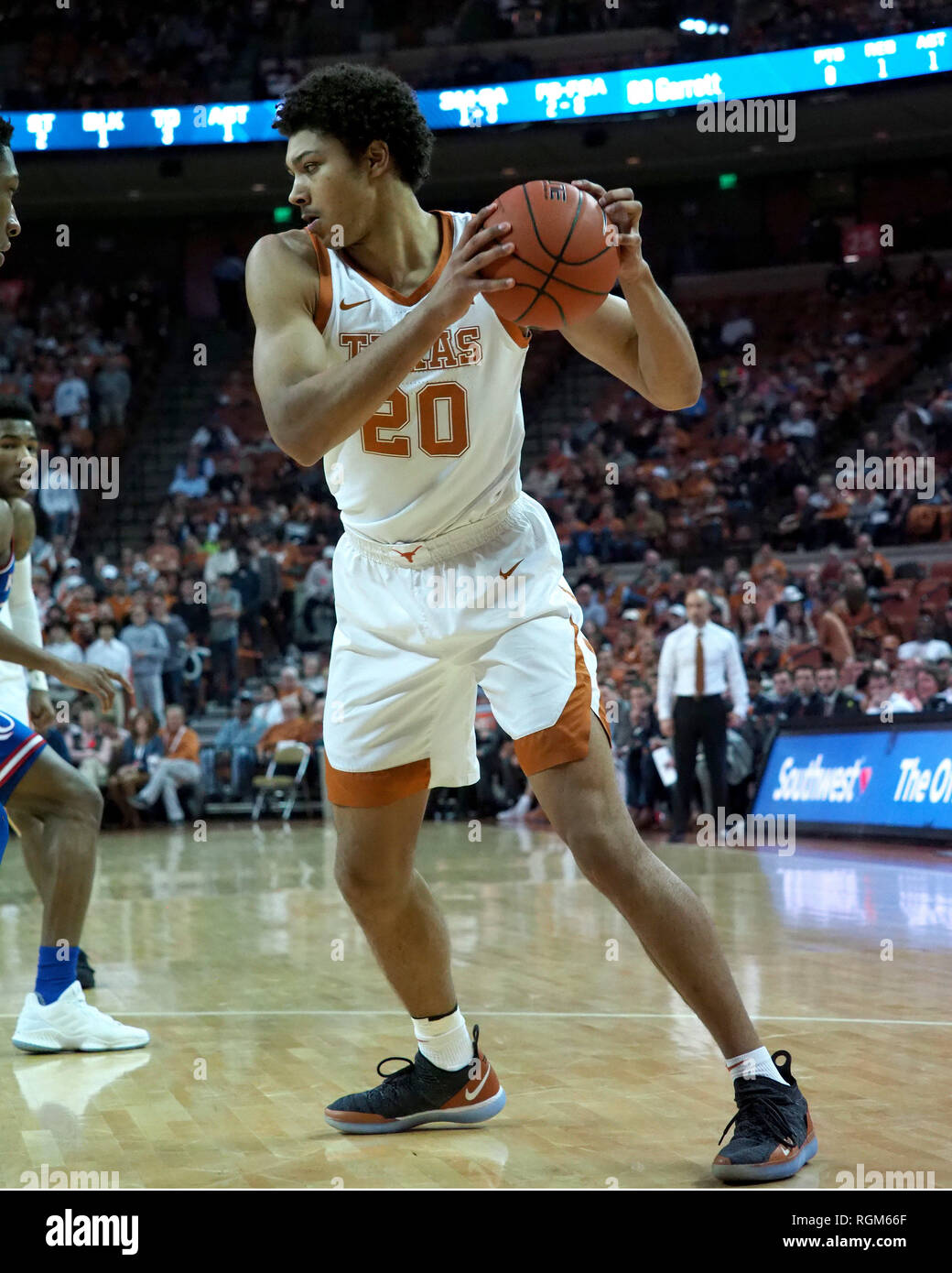 Halftime. 29 gen, 2019. Gerico Sims #20 del Texas Longhorns in azione vs Kansas Jayhawks a Frank Erwin Center di Austin in Texas. Texas 26-23 conduce a metà.Robert Backman/Cal Sport Media. Credito: csm/Alamy Live News Foto Stock