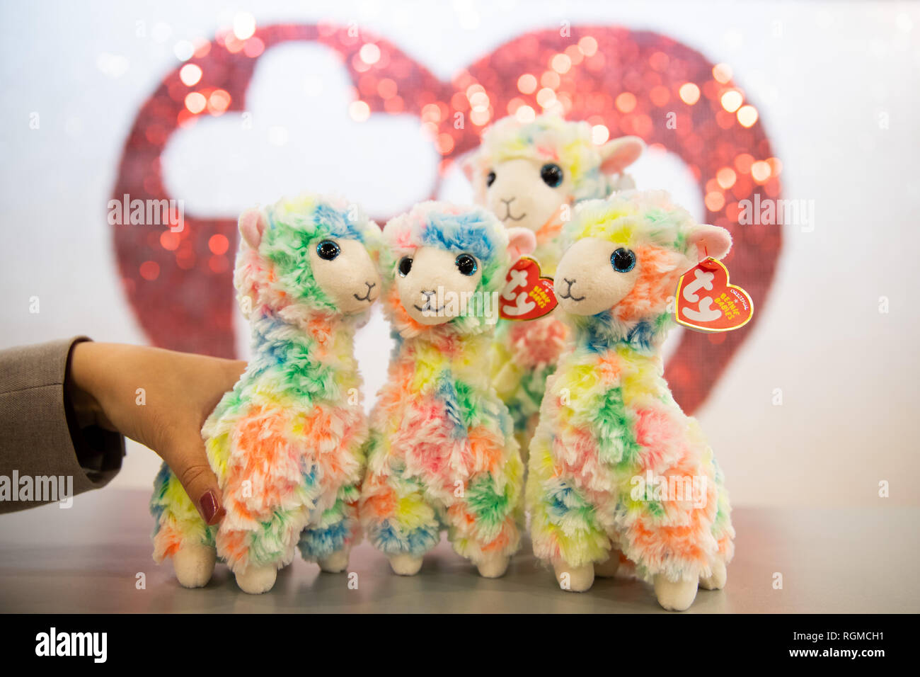 Nurmberg, Germania. 30 gen, 2019. Alpaca giocattoli di peluche del marchio  statunitense TY sarà sul display in uno stand alla Fiera Internazionale del  Gioco 2019. Il più grande del mondo di Toy