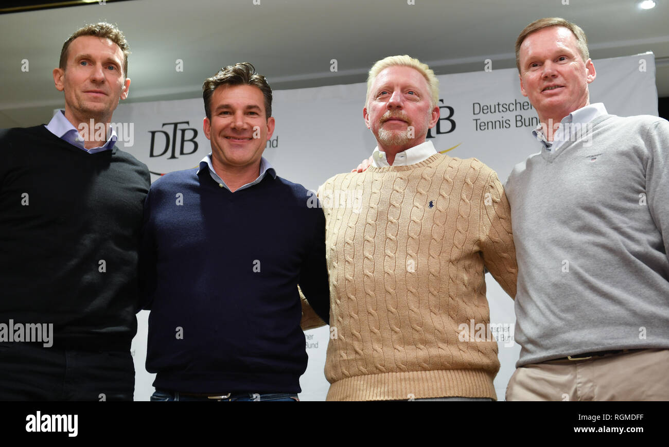 Bad Homburg, Germania. 30 gen, 2019. L'ex tedesco i giocatori di tennis Patrick Kühnen (l-r), Carl-Uwe Steeb, Boris Becker e Eric Jelen si riunirà dopo una conferenza stampa del tedesco della Federazione Tennis (DTB). Nel dicembre 1988, la Germania aveva vinto la Coppa Davis per la prima volta. A Göteborg in Svezia è stato sconfitto 4:1. Credito: Arne Dedert/dpa/Alamy Live News Foto Stock