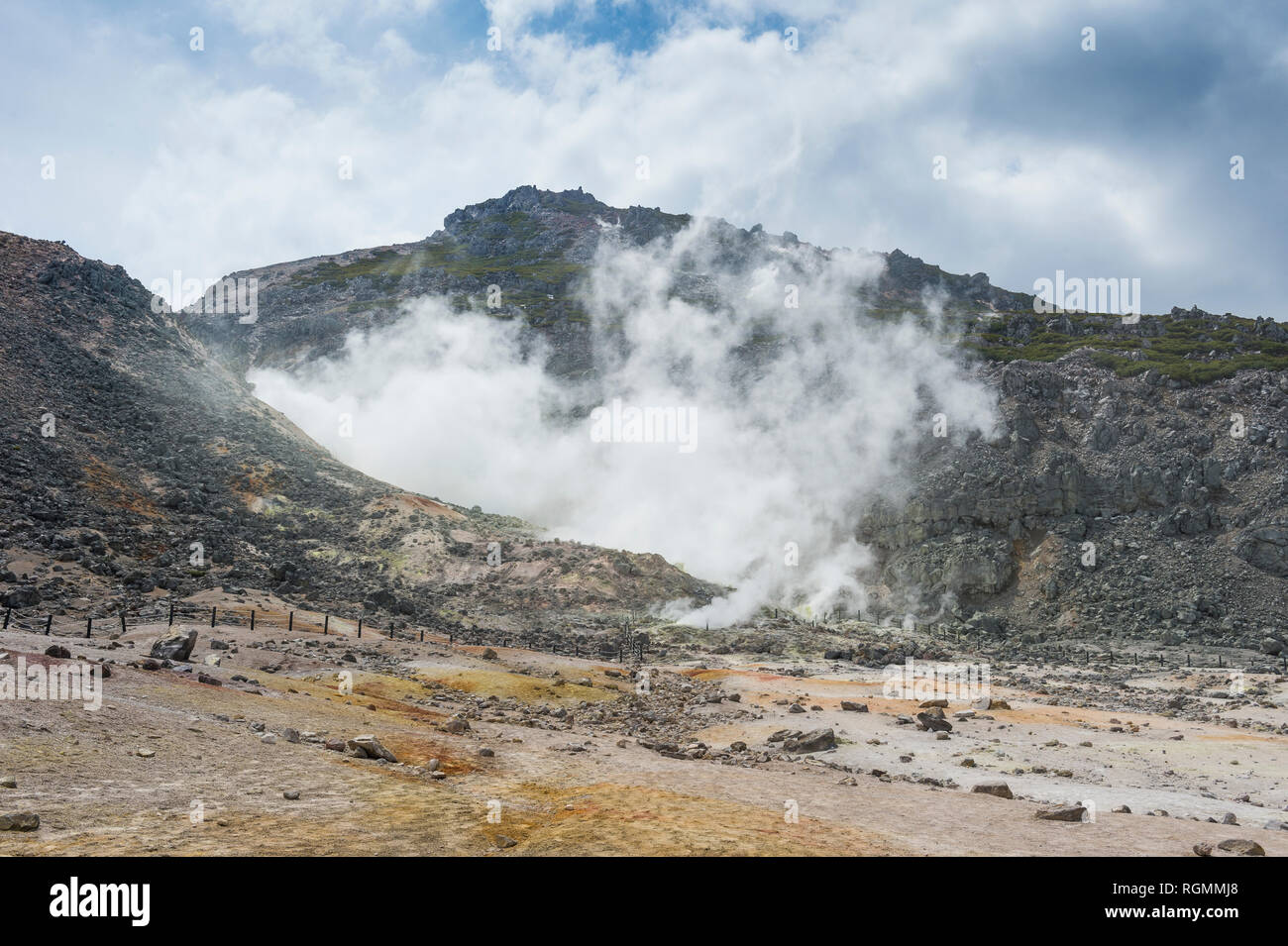 Hokkaido, Akan Mashu National Park, Iozan, montagna di zolfo, vulcano attivo area Foto Stock