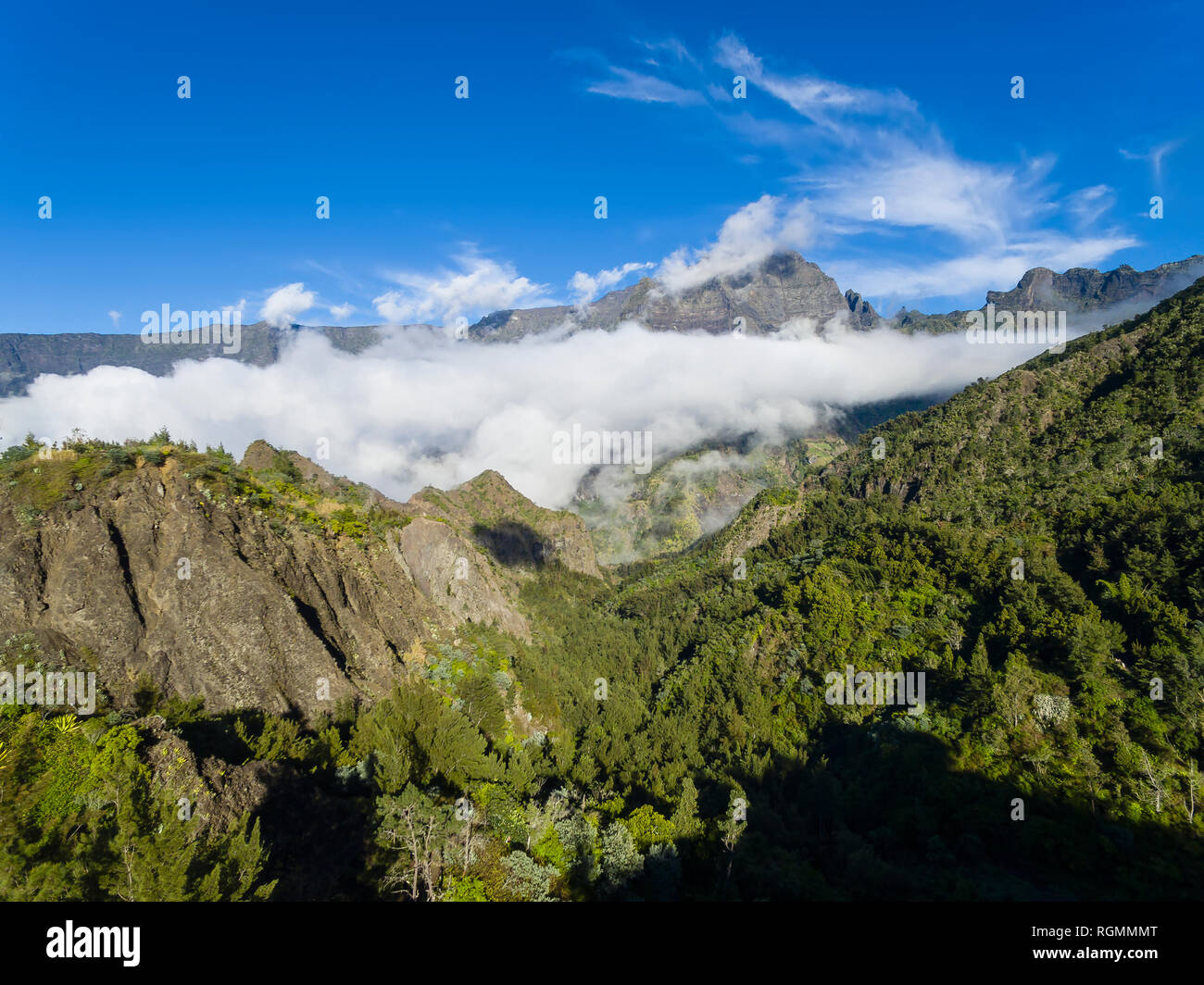 Reunion, Cilaos, Cirque de Cilaos, Piton des Neiges, Gros Morne, vista aerea Foto Stock