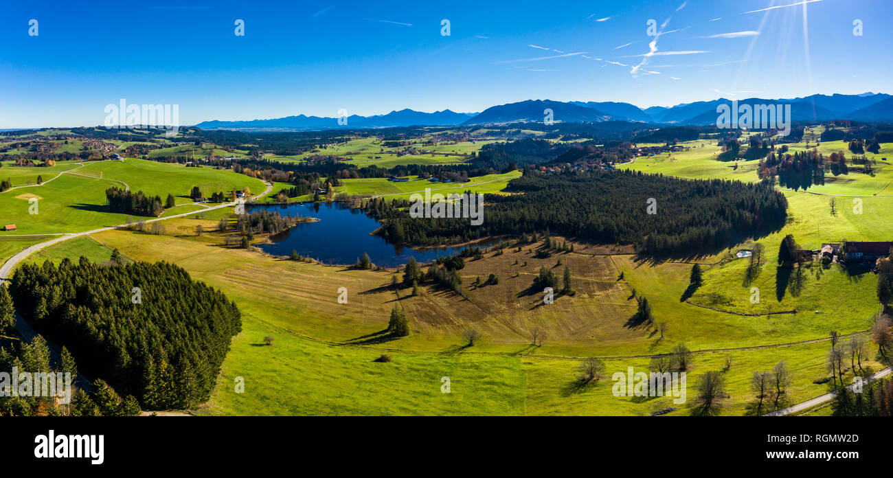 In Germania, in Baviera, Est Allgaeu, Weilheim-Schongau, Wildsteig, vista aerea del Lago Schwaigsee Foto Stock