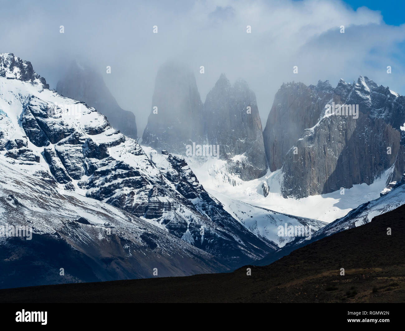 Il Cile, Patagonia, Magallanes y la Antartica Chilena Regione Parco Nazionale Torres del Paine, Cerro Paine Grande e Cuernos del Paine Foto Stock